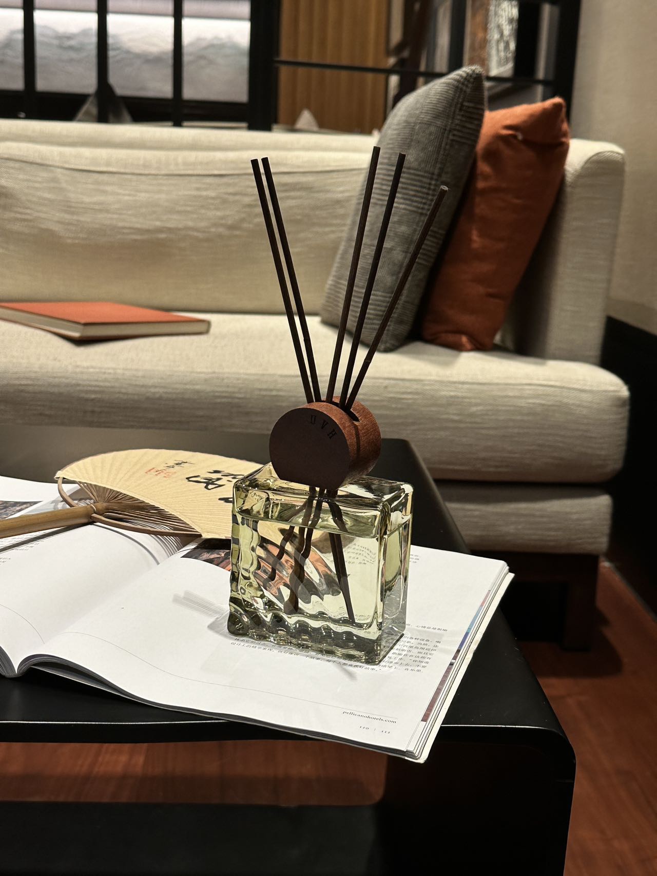 this diffuser is available in ten subtle botanical fragrances - Lifestyle 8