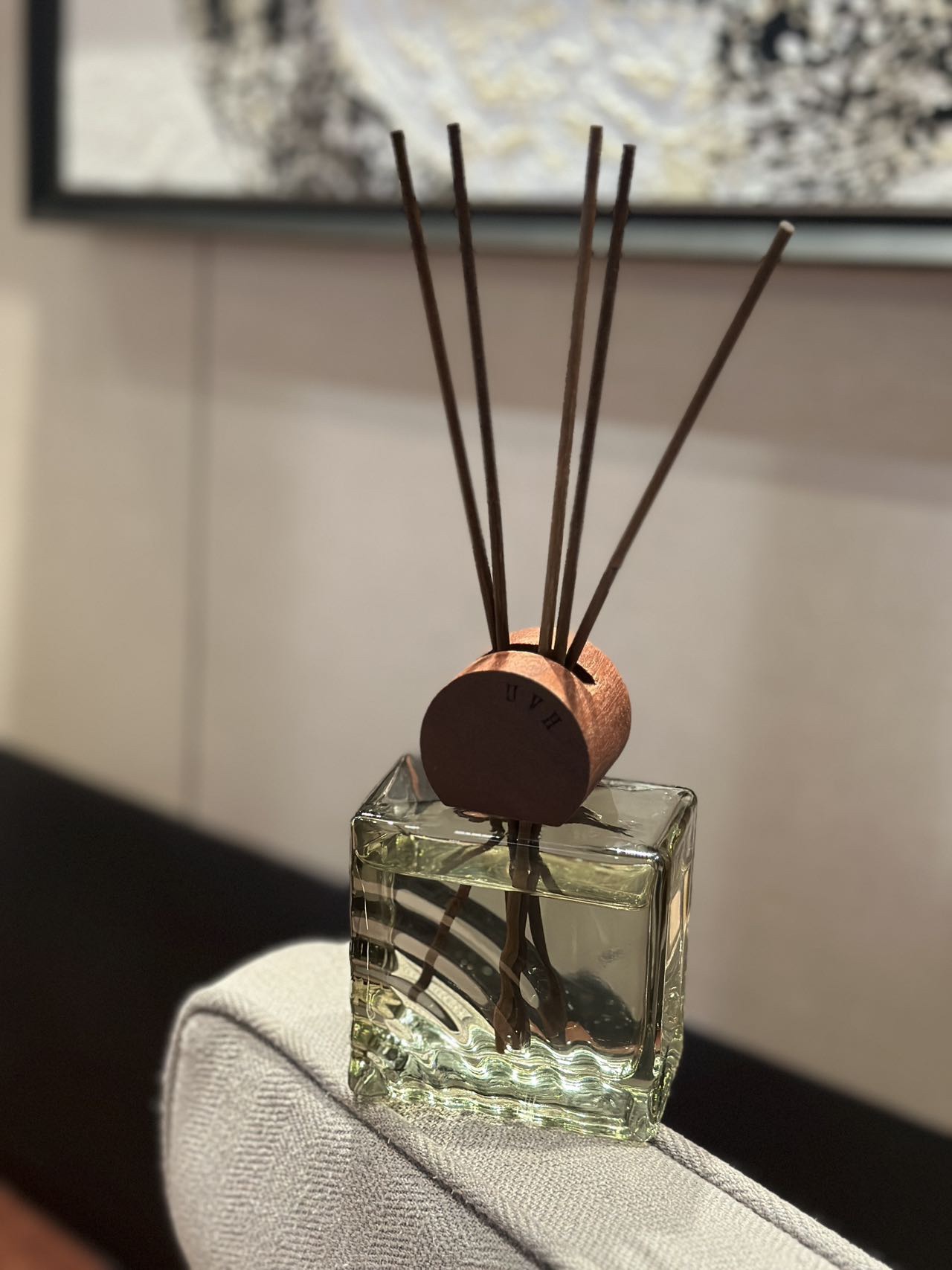 this diffuser is available in ten subtle botanical fragrances - Lifestyle 7
