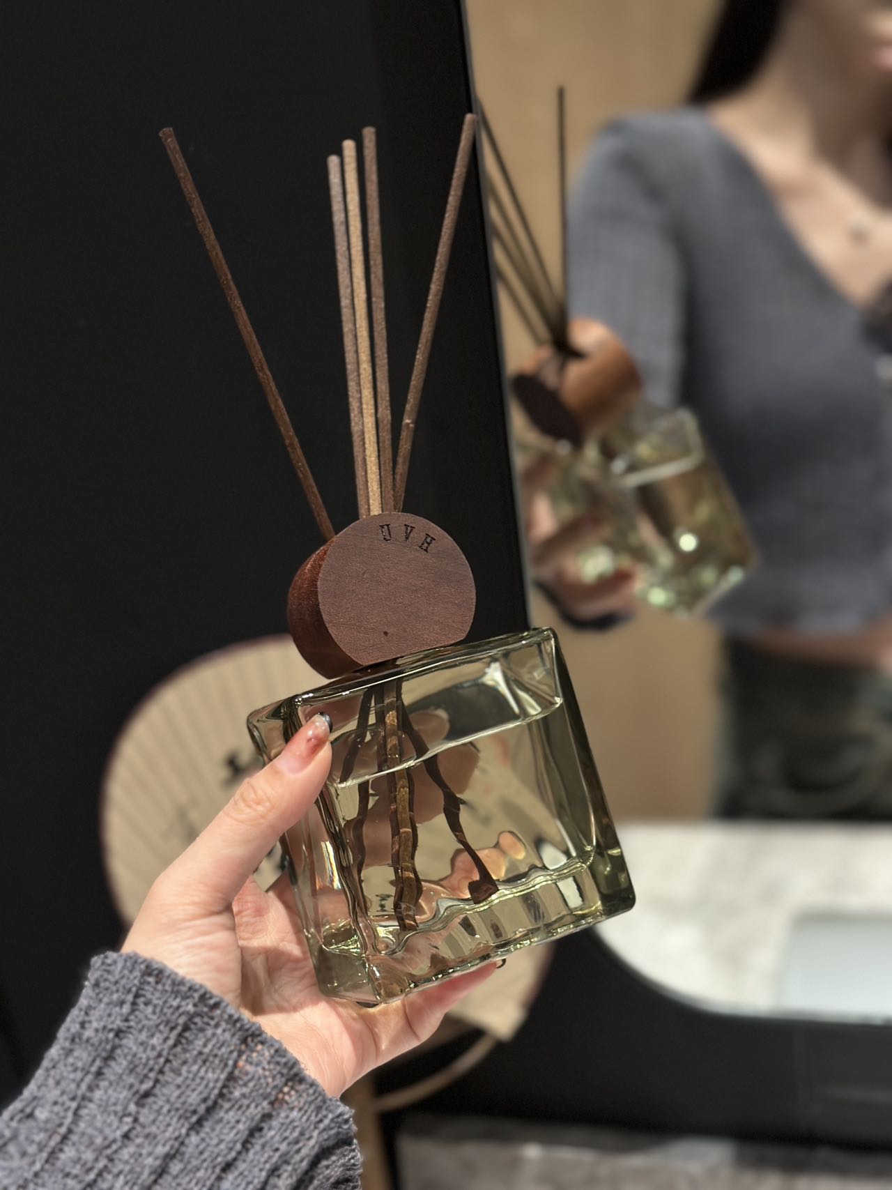 this diffuser is available in ten subtle botanical fragrances - Lifestyle 5