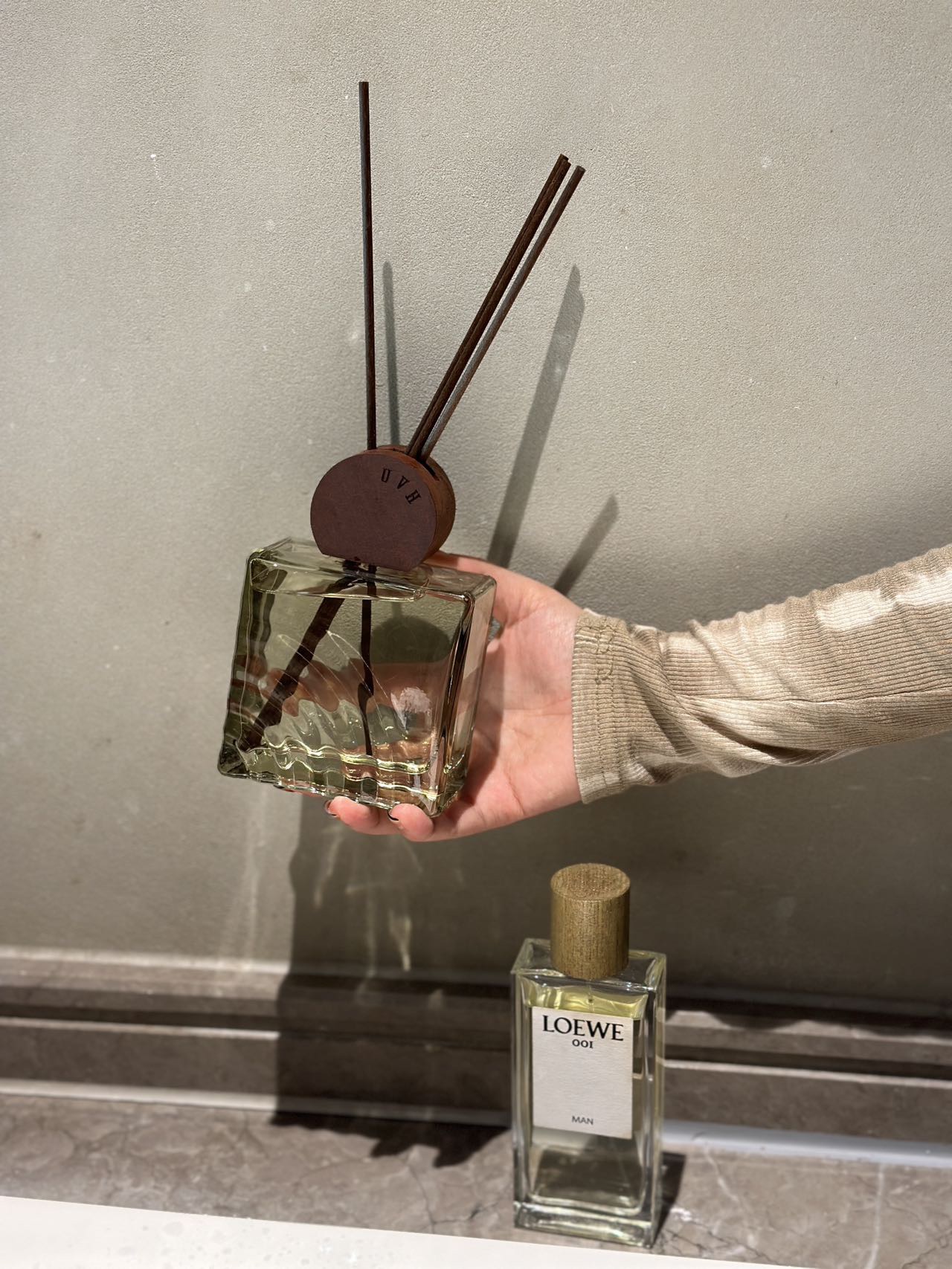 A pure, restorative, and refined fragrance that is neither heavy nor - Perfume 2