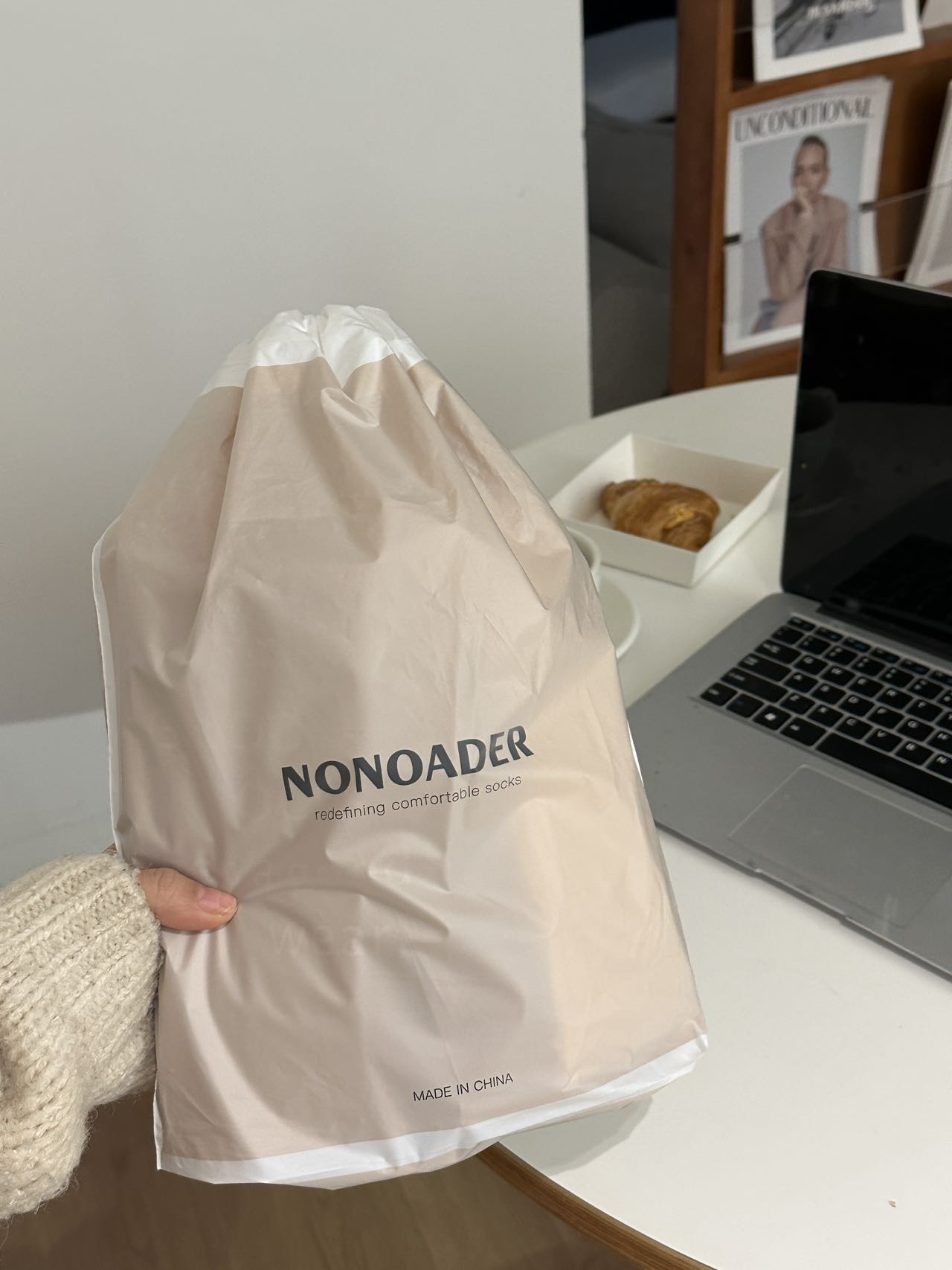 The packaging doubles as a reusable storage pouch - Comprehensive 2