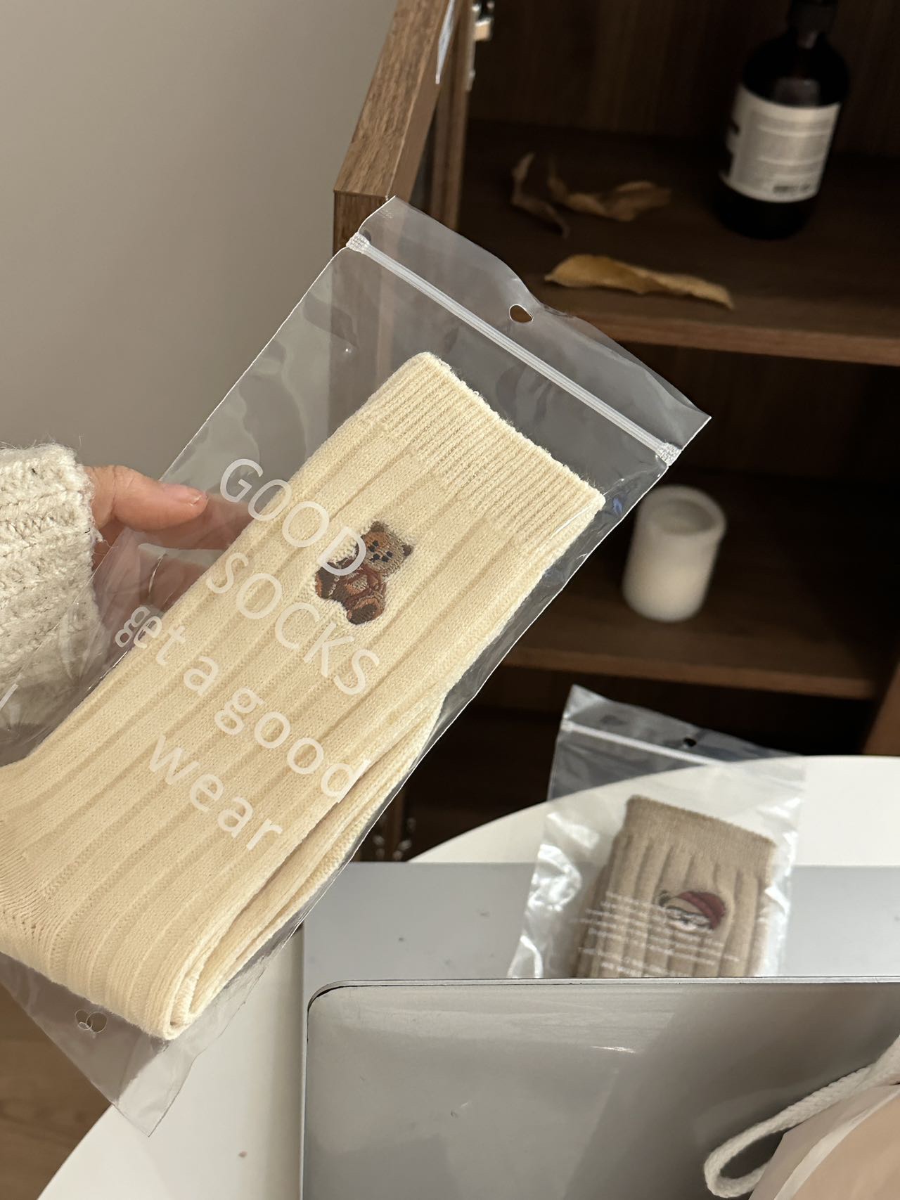 Each pair is individually packaged. - Comprehensive 6
