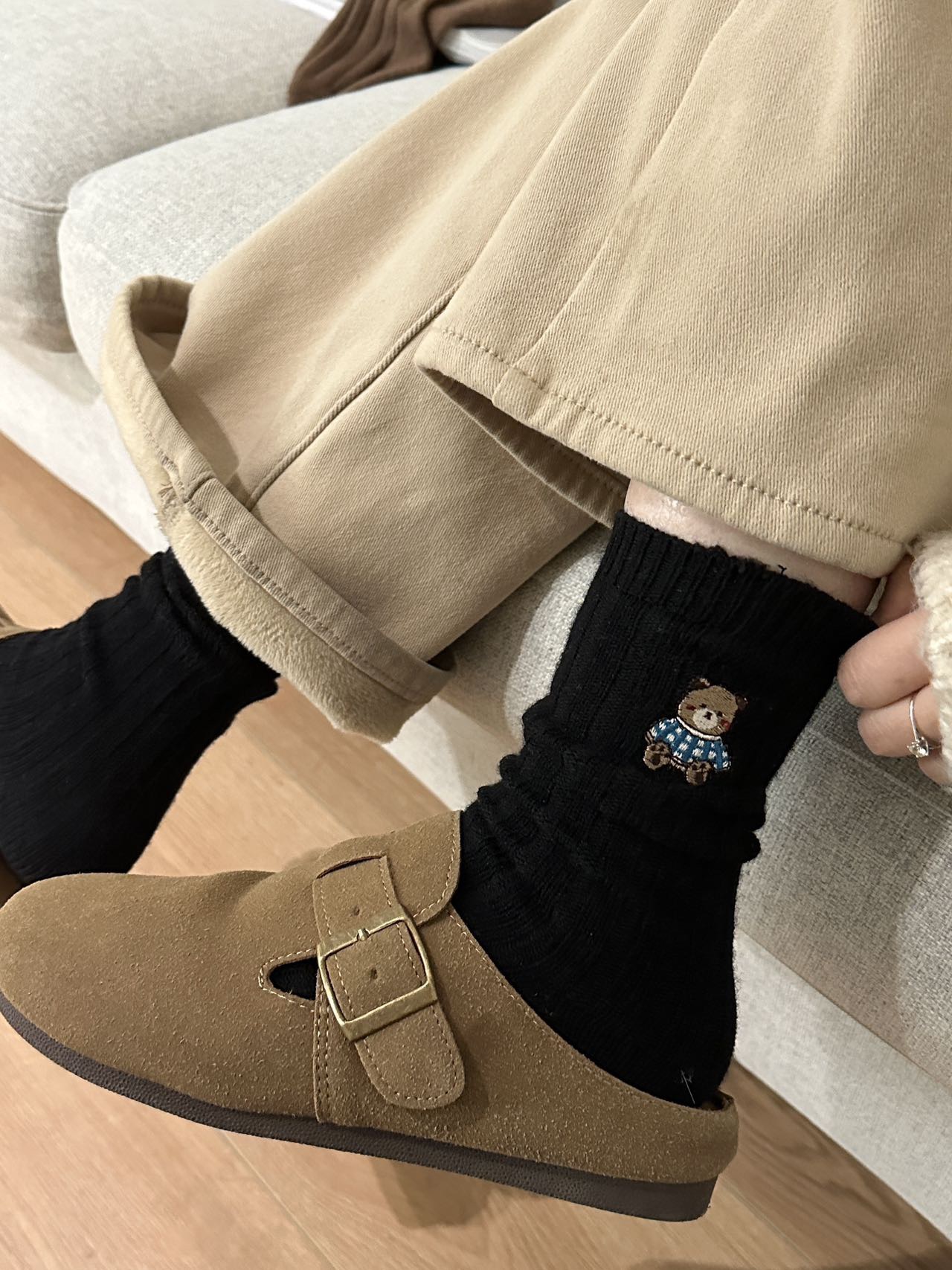 Heavy-knit crew socks in a solid tone, featuring chunky embroidered bear - Comprehensive 5