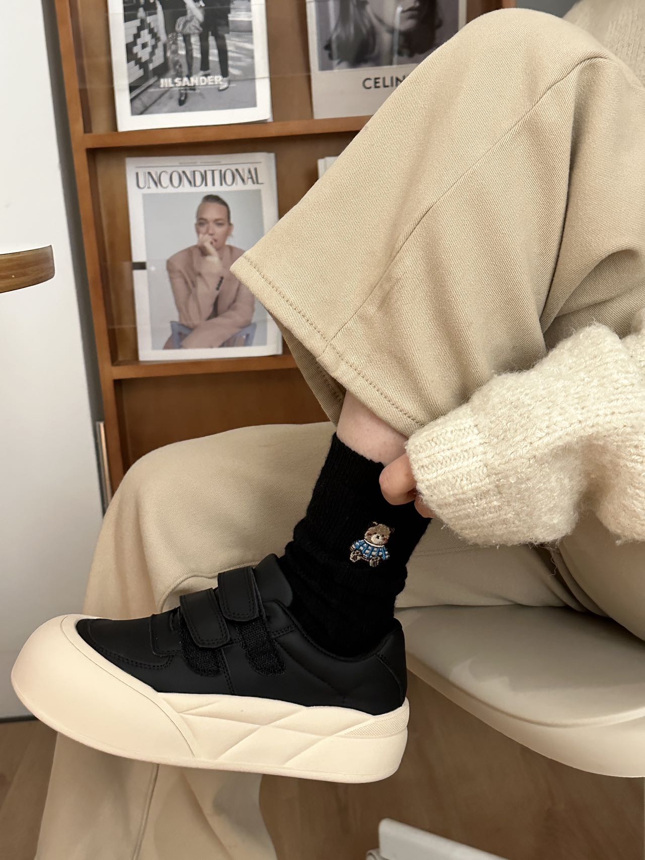 Heavy-knit crew socks in a solid tone, featuring chunky embroidered bear - Comprehensive 4