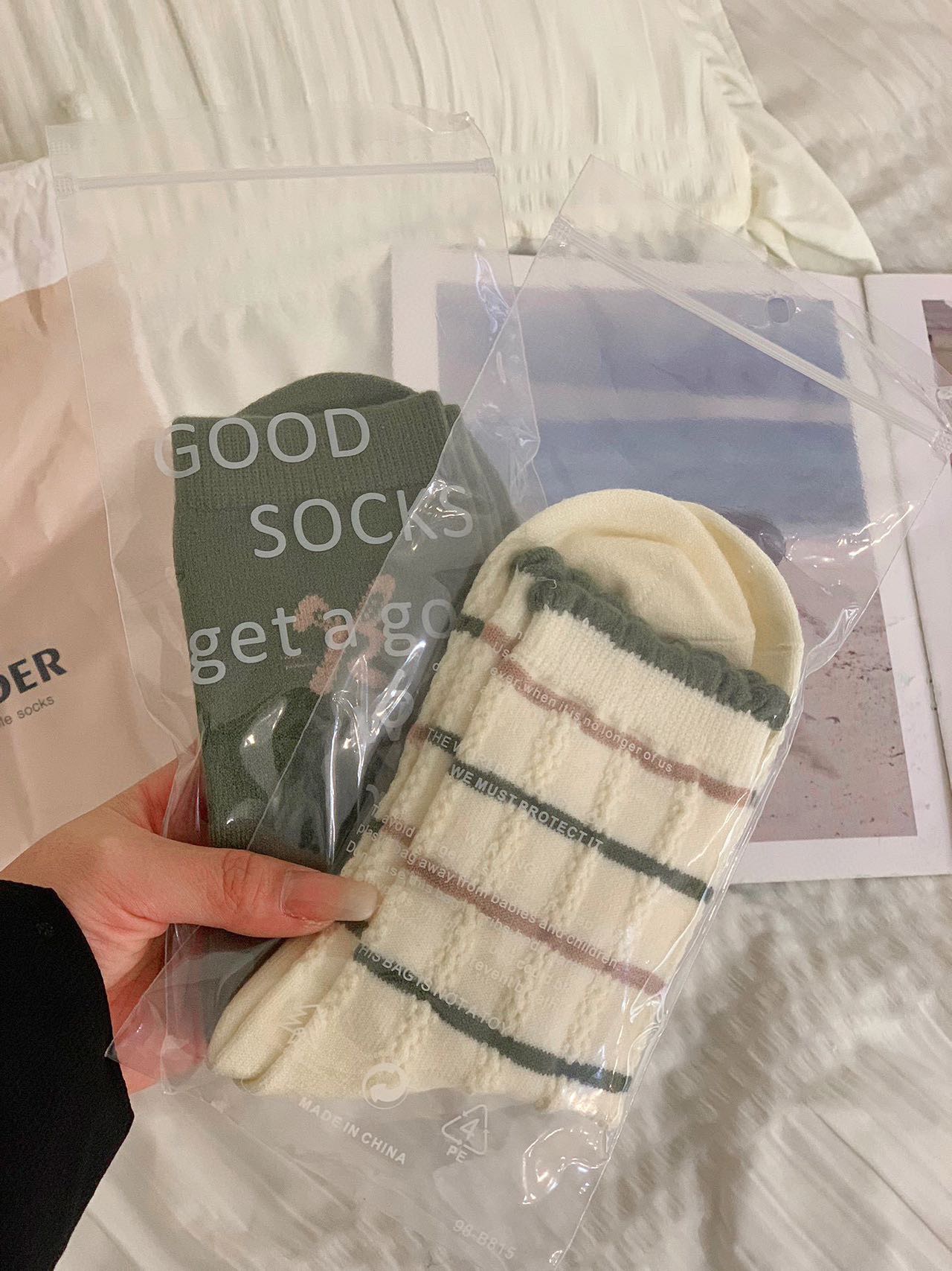 Crafted from fine wool, these socks offer a soft, comfortable feel - Comprehensive 4