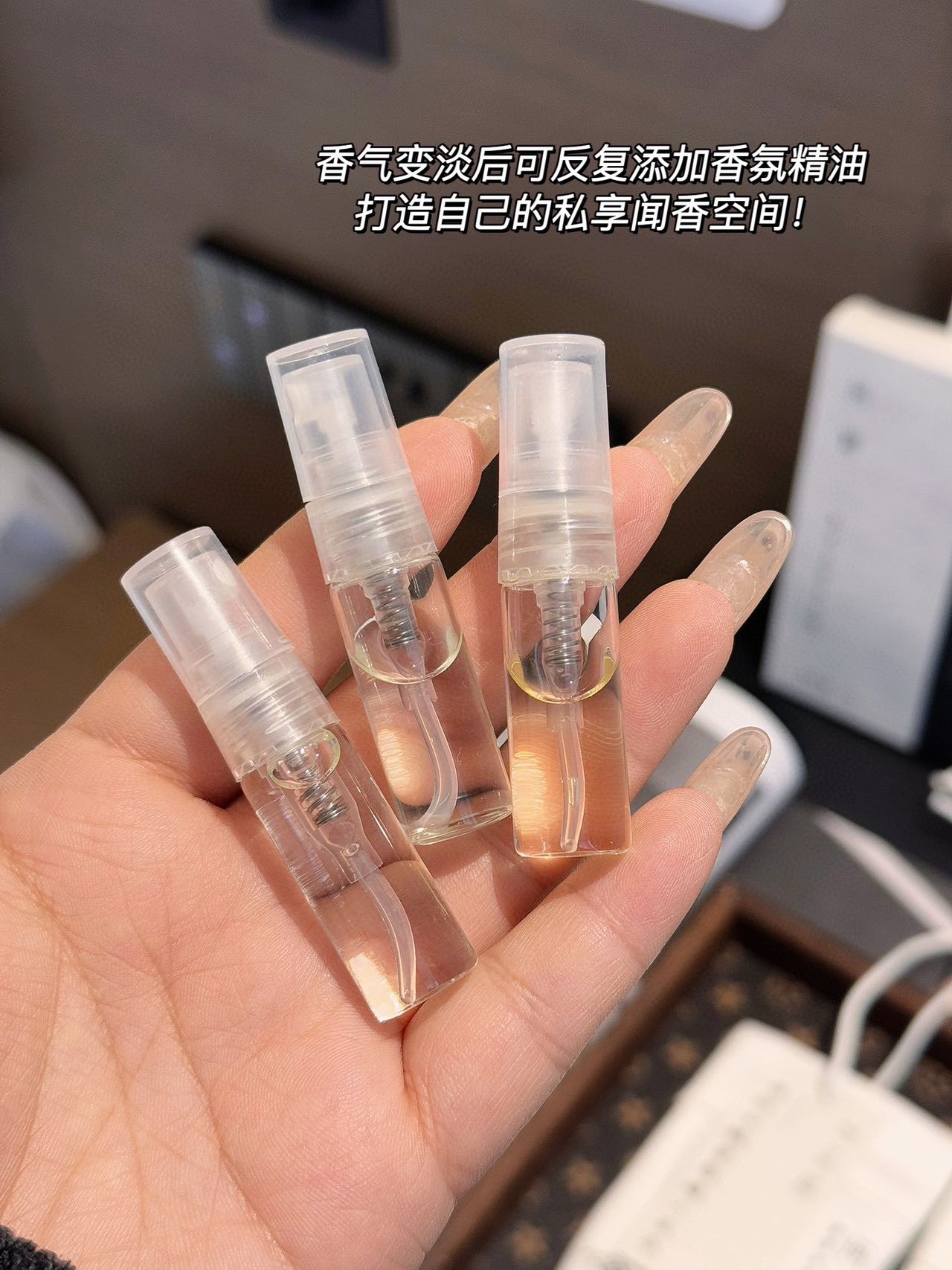 1、打开密封袋,将香包置于需要香氛的环境,赠送悬挂绳方便悬挂 4