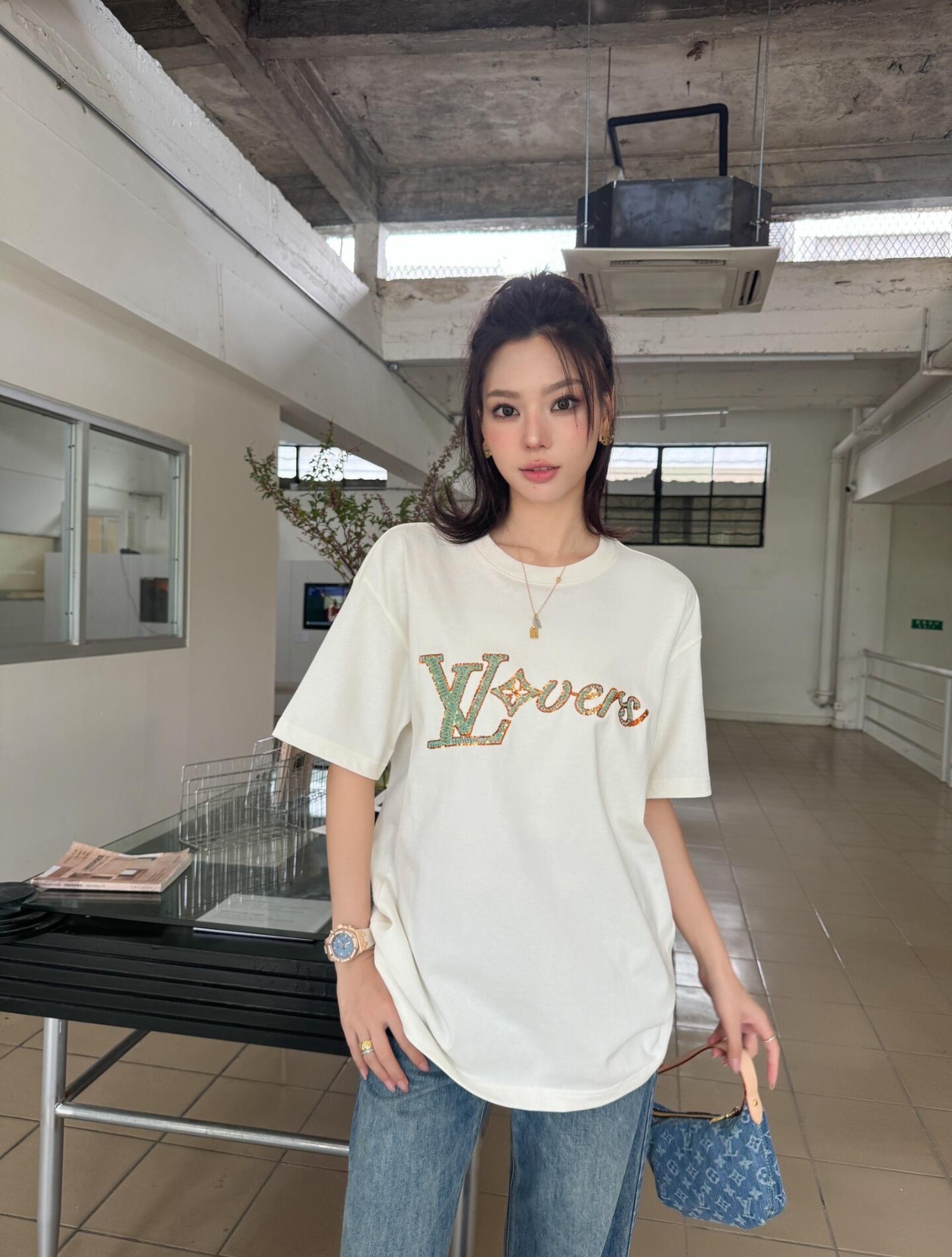 P80 Nº de modelo: G516 LOUIS VUITTON Nuevo modelo Camiseta de cuello redondo de manga corta con bordado de letras con l…