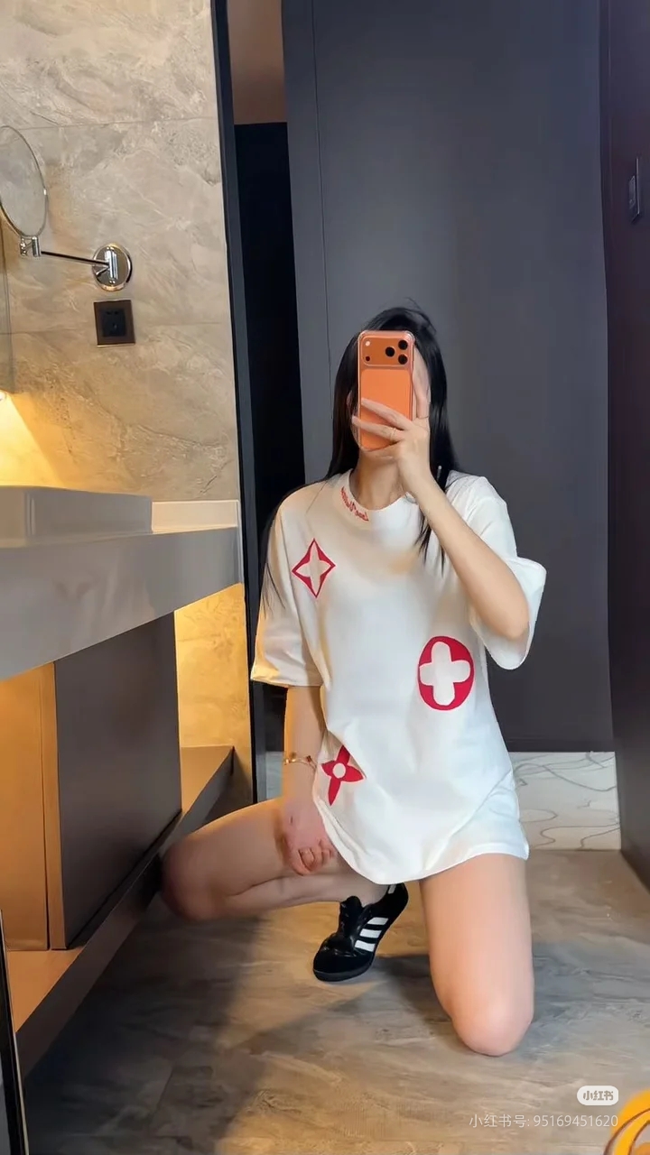 P80 Nº de modelo: G517 LOUIS VUITTON Edición limitada de Año Nuevo Chino Camiseta de cuello redondo de manga corta con …