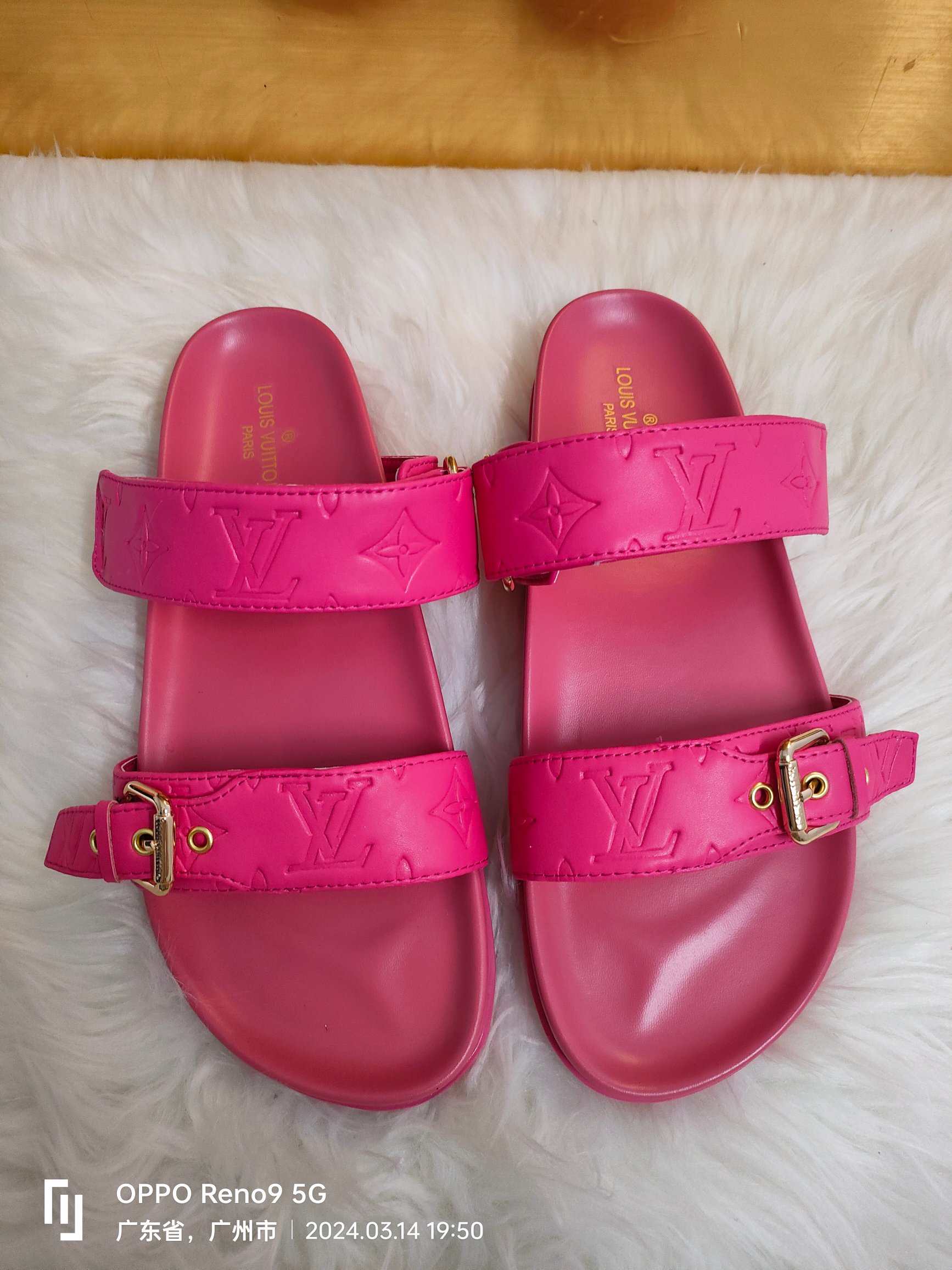NO:257144,New ~ 2025LV Louis Vuitton Early Spring New Slippers Original Open-Model Outsole Size 35-45, Slippers, louis vuitton, louis vuitton, slippers19860909上新啦～2025LV路易威登 早春新款拖鞋原版开模大底35-45码,,拖鞋,louis vuitton,louis vuitton,slippers,Women's Shoes