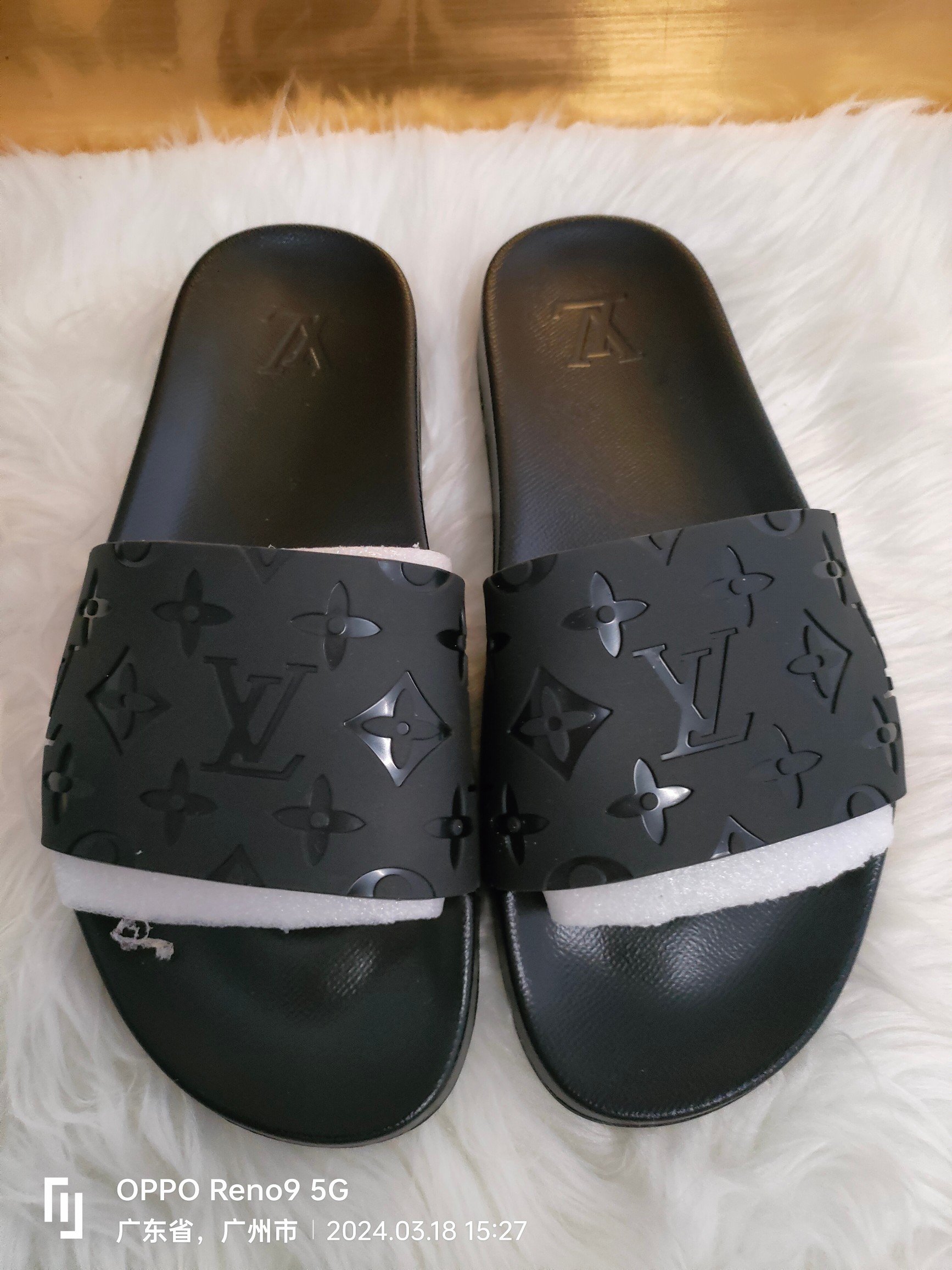 ¿Dónde debo comprar para recibir?
 Louis Vuitton Zapatos Pantuflas Colección primavera Pantalones deportivos