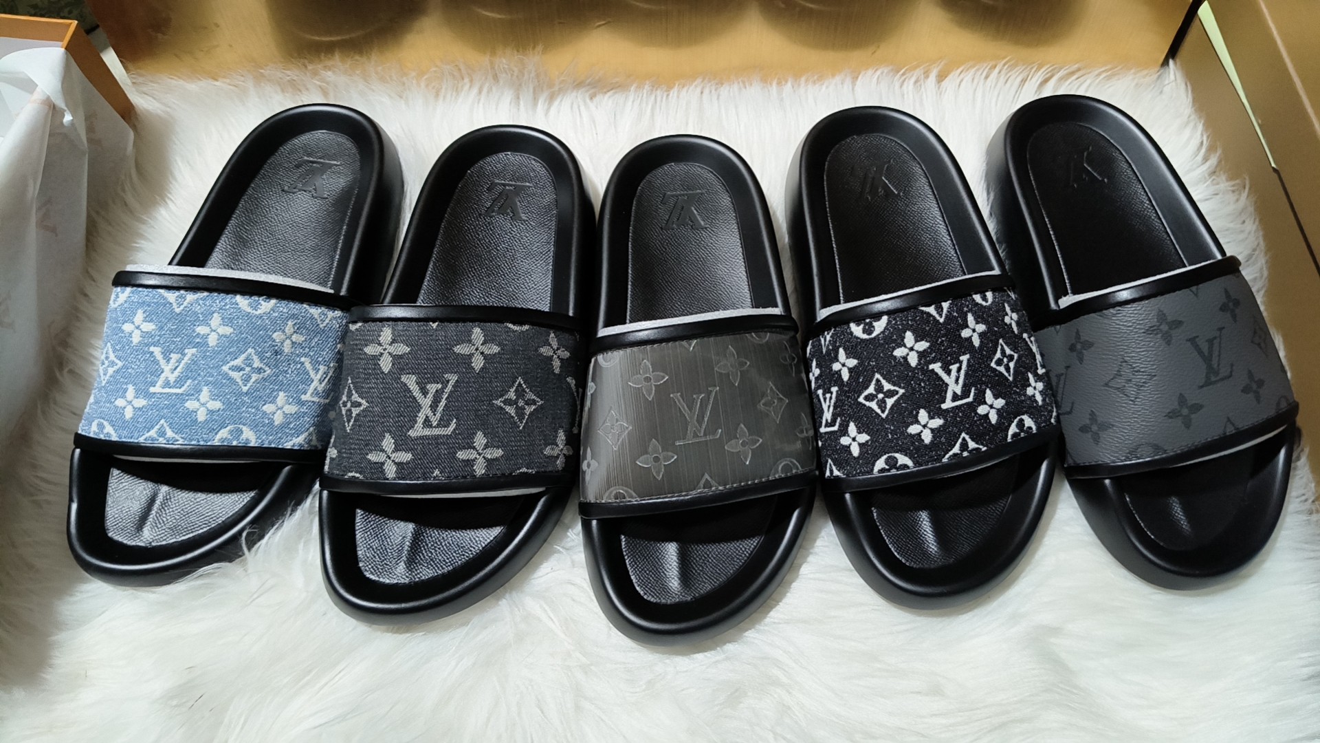NO:257104,New ~ LV Louis Vuitton Early Spring New Slippers Original Open-Model Sol 35-46 Slippers, Louis vuitton, louis vuitton, slippers19860909上新啦～LV路易威登 早春新款拖鞋原版开模大底35-46码,拖鞋,louis vuitton,louis vuitton,slippers,Women's Shoes