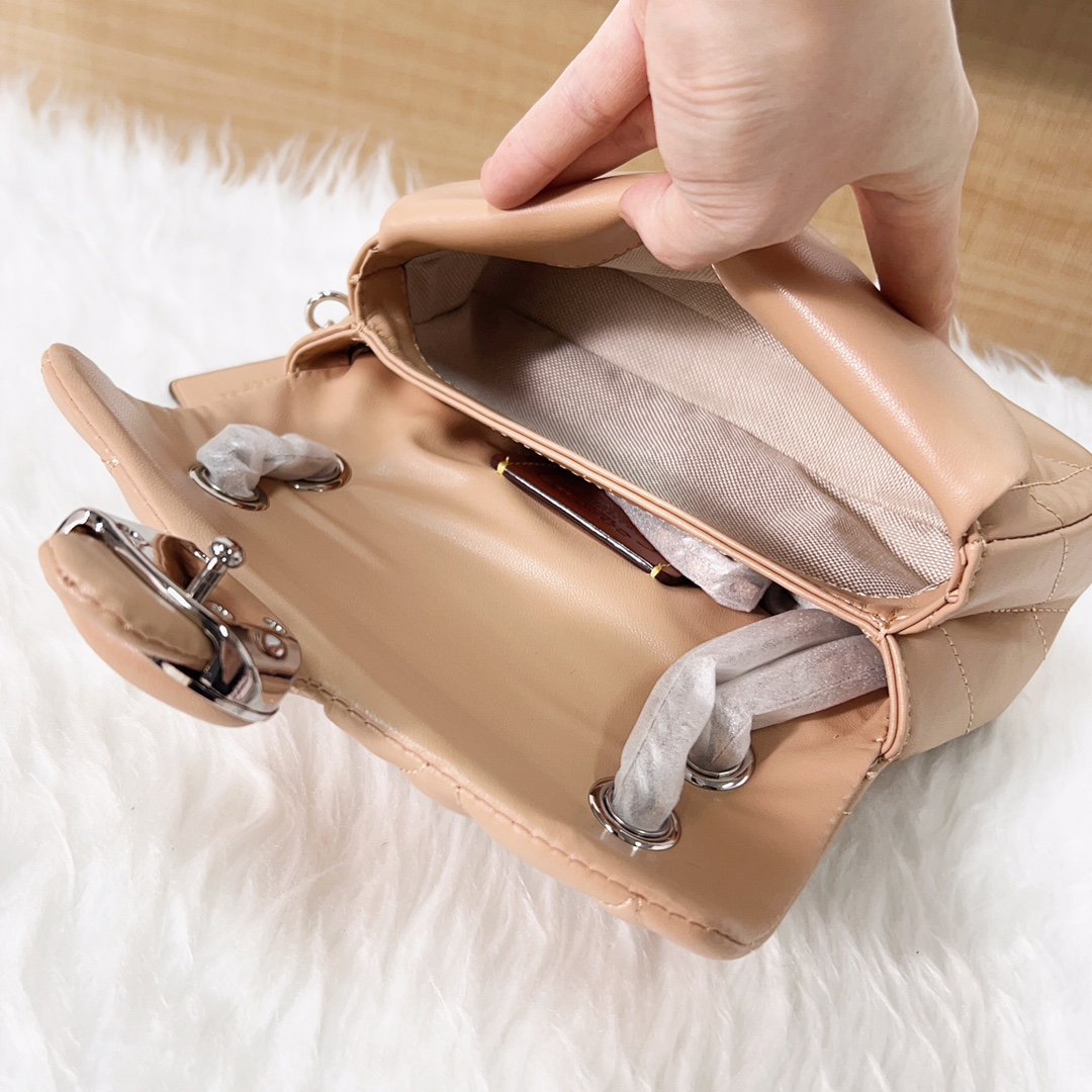 Coach coach 2月新品 cp145 quilting tabby珩缝工艺的链条tabby 酷酷的暗黑扣