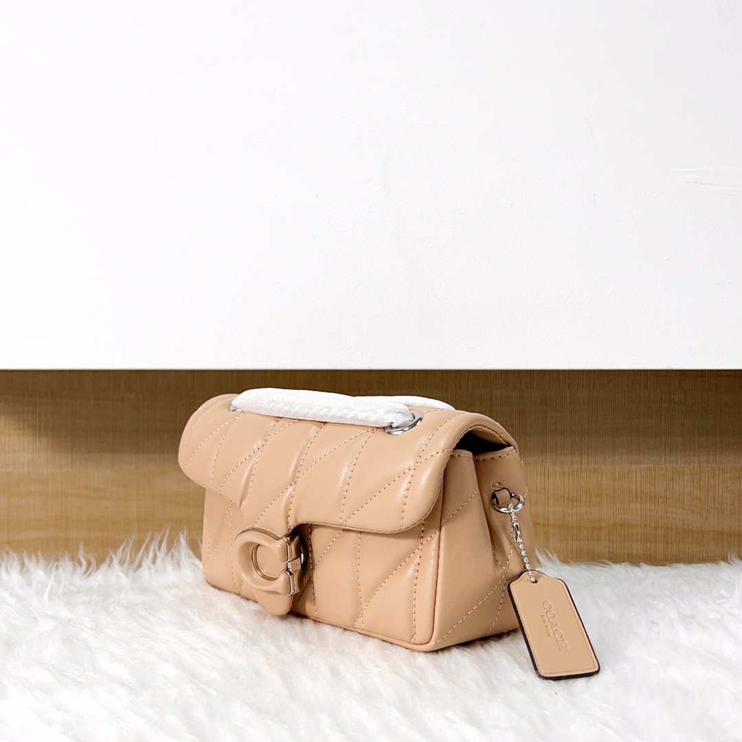Coach coach 2月新品 cp145 quilting tabby珩缝工艺的链条tabby 酷酷的暗黑扣