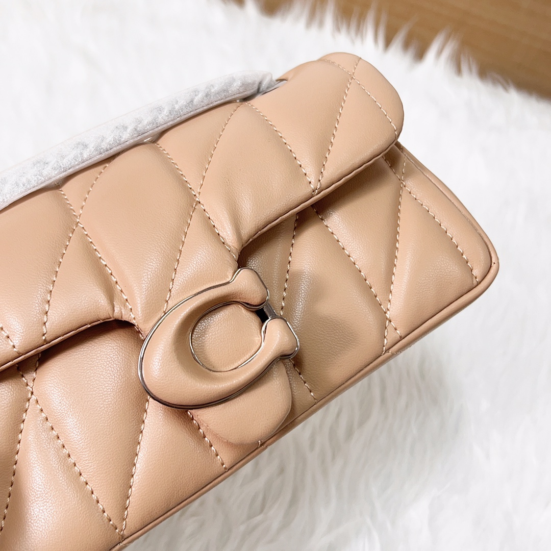 Coach coach 2月新品 cp145 quilting tabby珩缝工艺的链条tabby 酷酷的暗黑扣