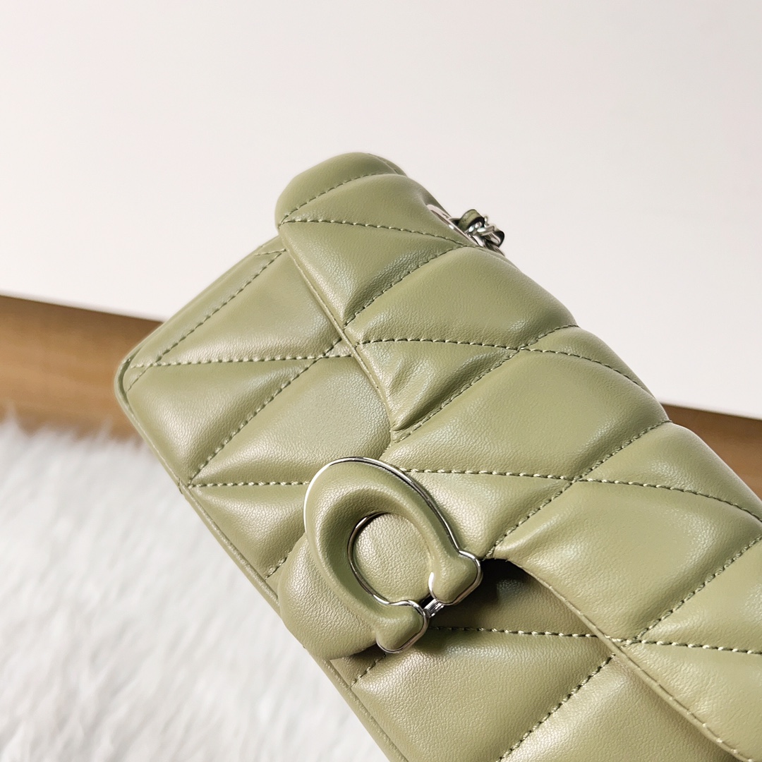 Coach coach 2月新品 cp145 quilting tabby珩缝工艺的链条tabby 酷酷的暗黑扣