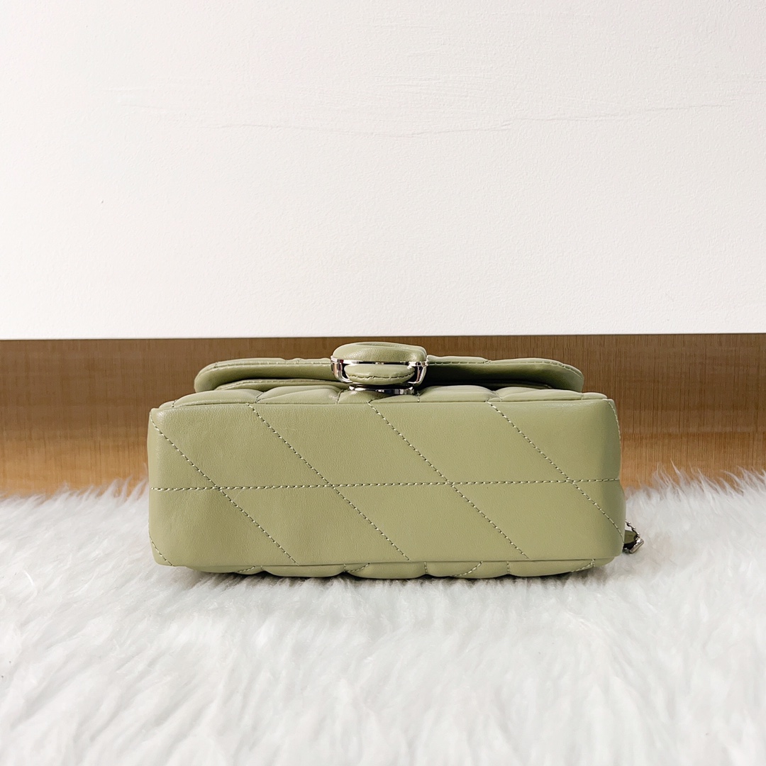 Coach coach 2月新品 cp145 quilting tabby珩缝工艺的链条tabby 酷酷的暗黑扣