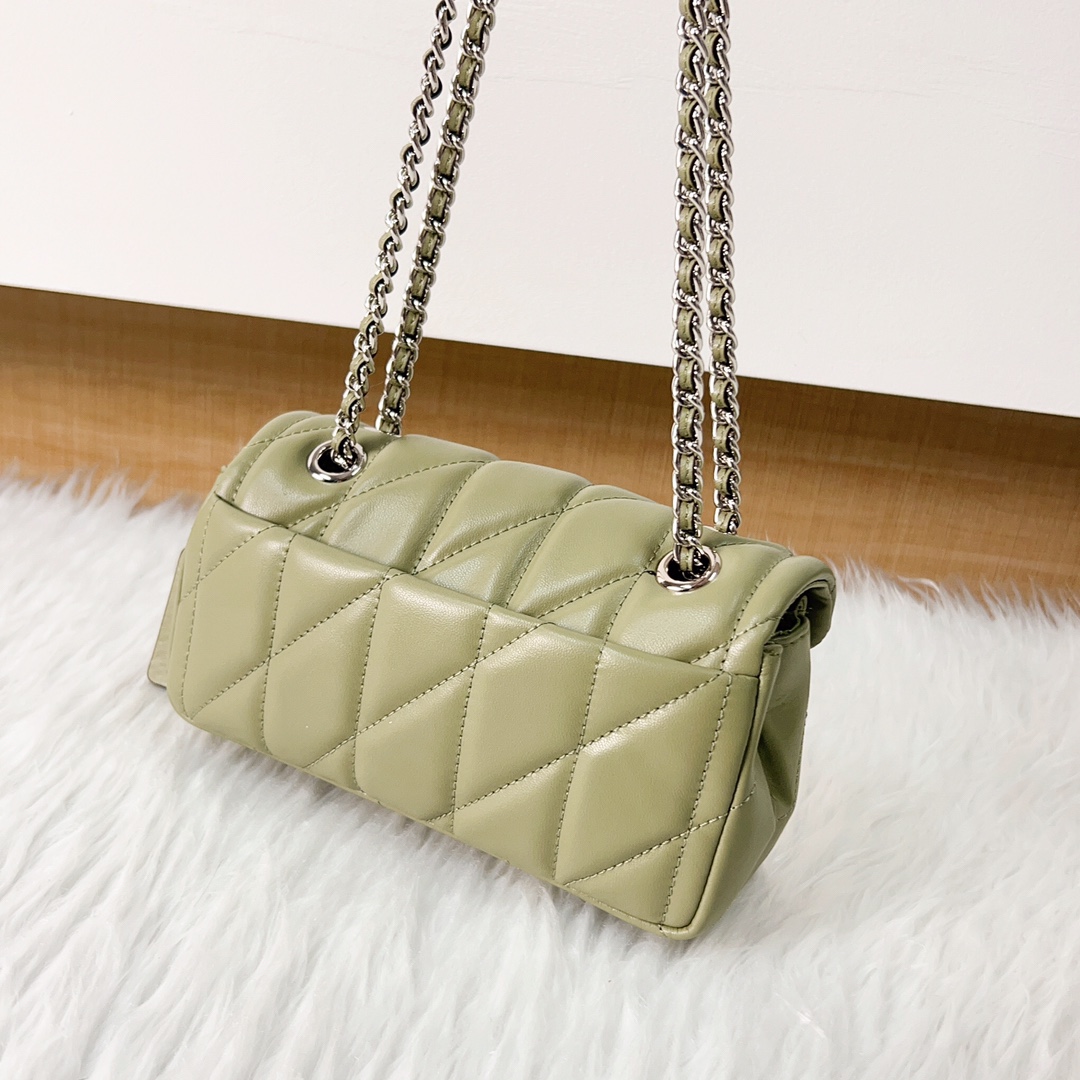Coach coach 2月新品 cp145 quilting tabby珩缝工艺的链条tabby 酷酷的暗黑扣
