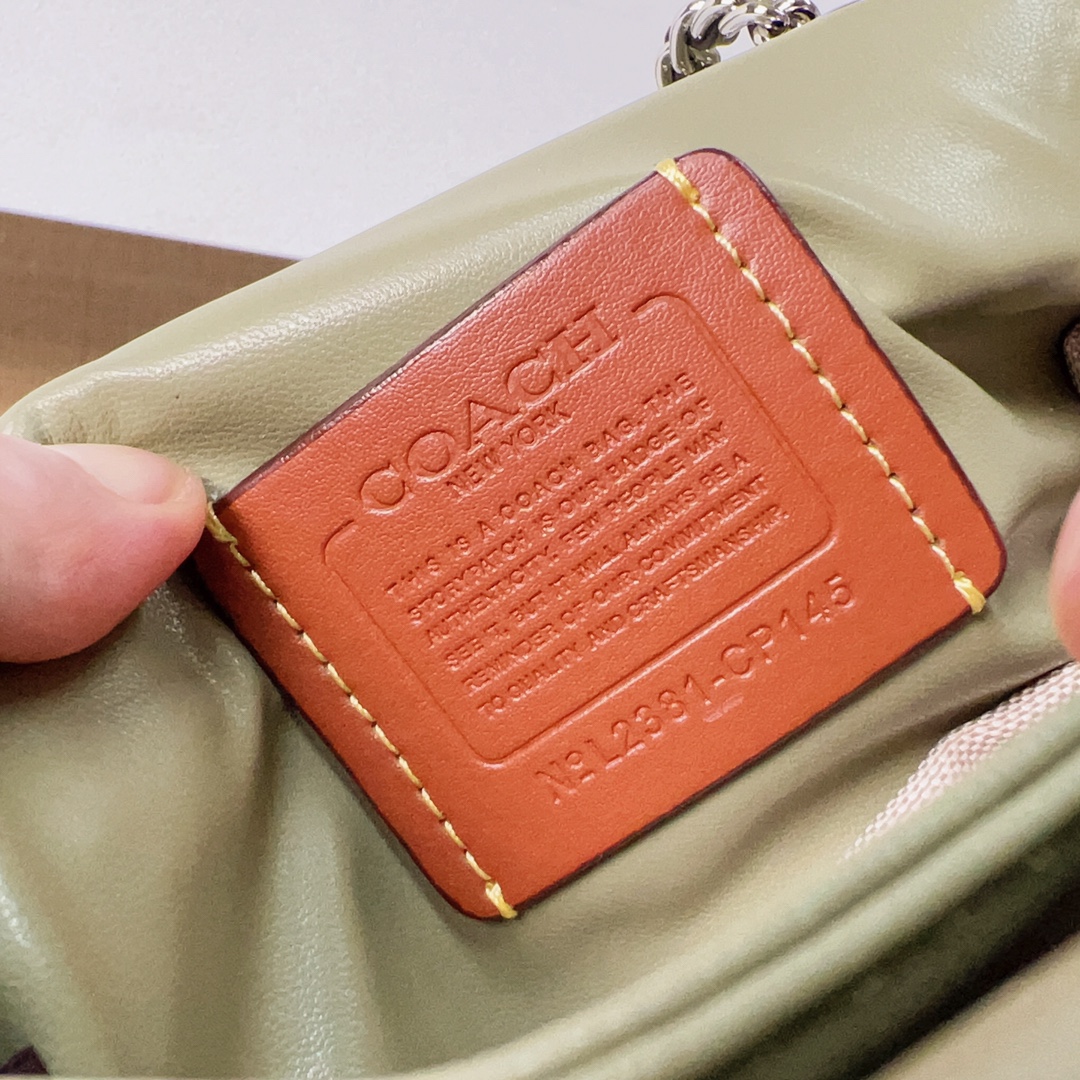 Coach coach 2月新品 cp145 quilting tabby珩缝工艺的链条tabby 酷酷的暗黑扣