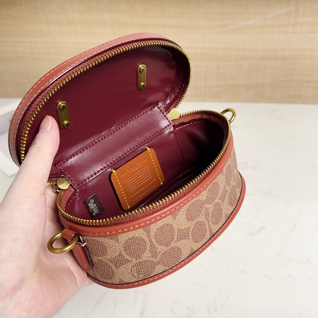 Coach 新款盒子包2.0版 化妆包・チェーンショルダー・斜挿包