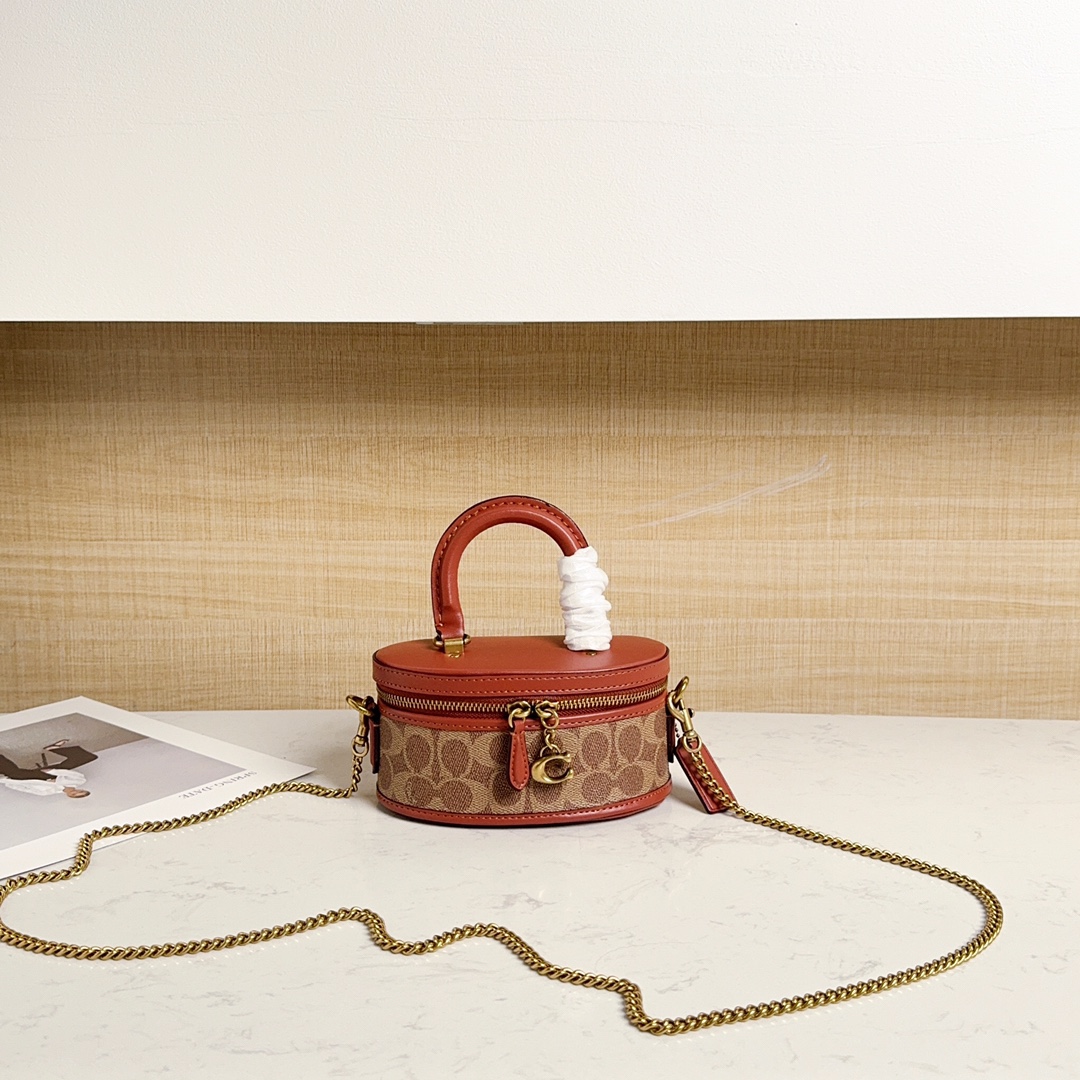 Coach 新款盒子包2.0版 化妆包・チェーンショルダー・斜挿包