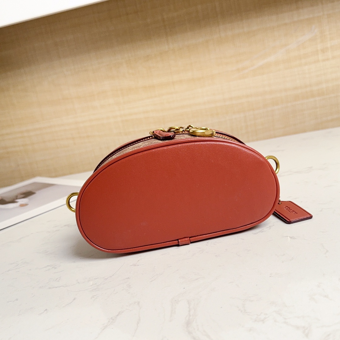 Coach 新款盒子包2.0版 化妆包・チェーンショルダー・斜挿包