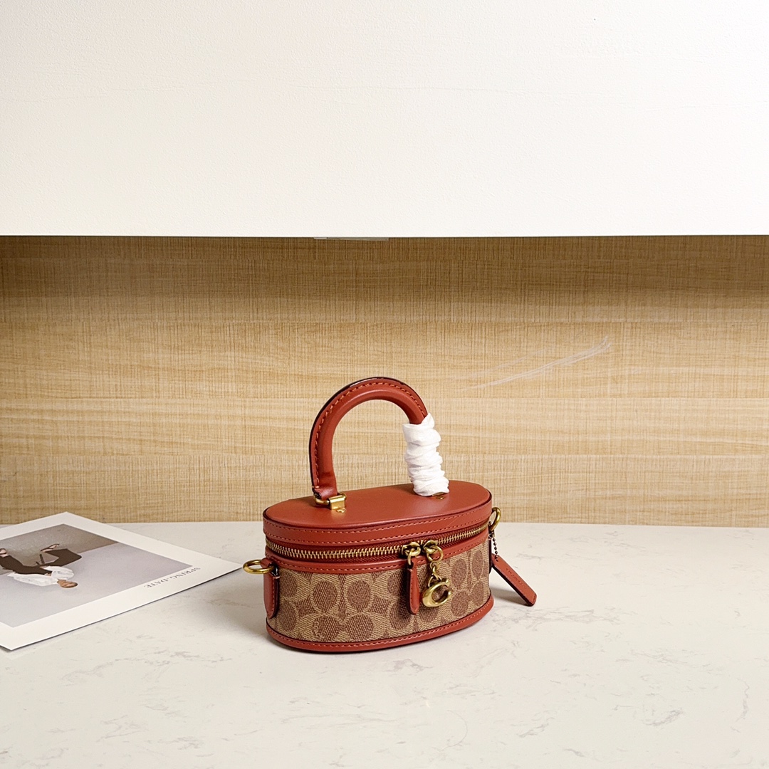 Coach 新款盒子包2.0版 化妆包・チェーンショルダー・斜挿包