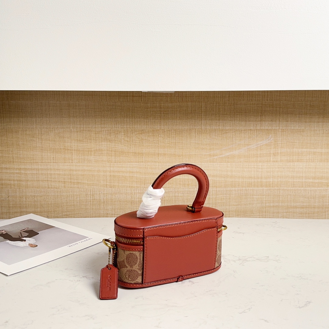 Coach 新款盒子包2.0版 化妆包・チェーンショルダー・斜挿包