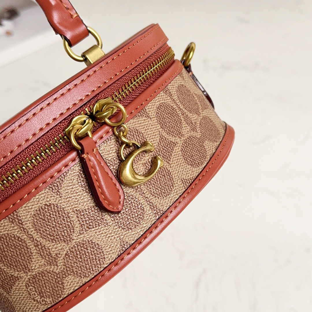 Coach 新款盒子包2.0版 化妆包・チェーンショルダー・斜挿包