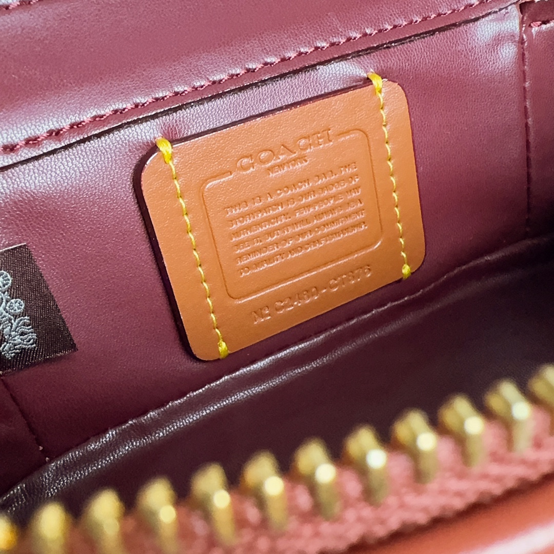 Coach 新款盒子包2.0版 化妆包・チェーンショルダー・斜挿包