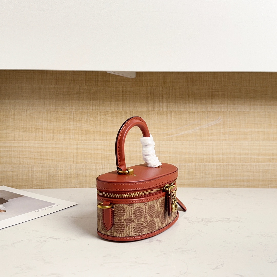 Coach 新款盒子包2.0版 化妆包・チェーンショルダー・斜挿包