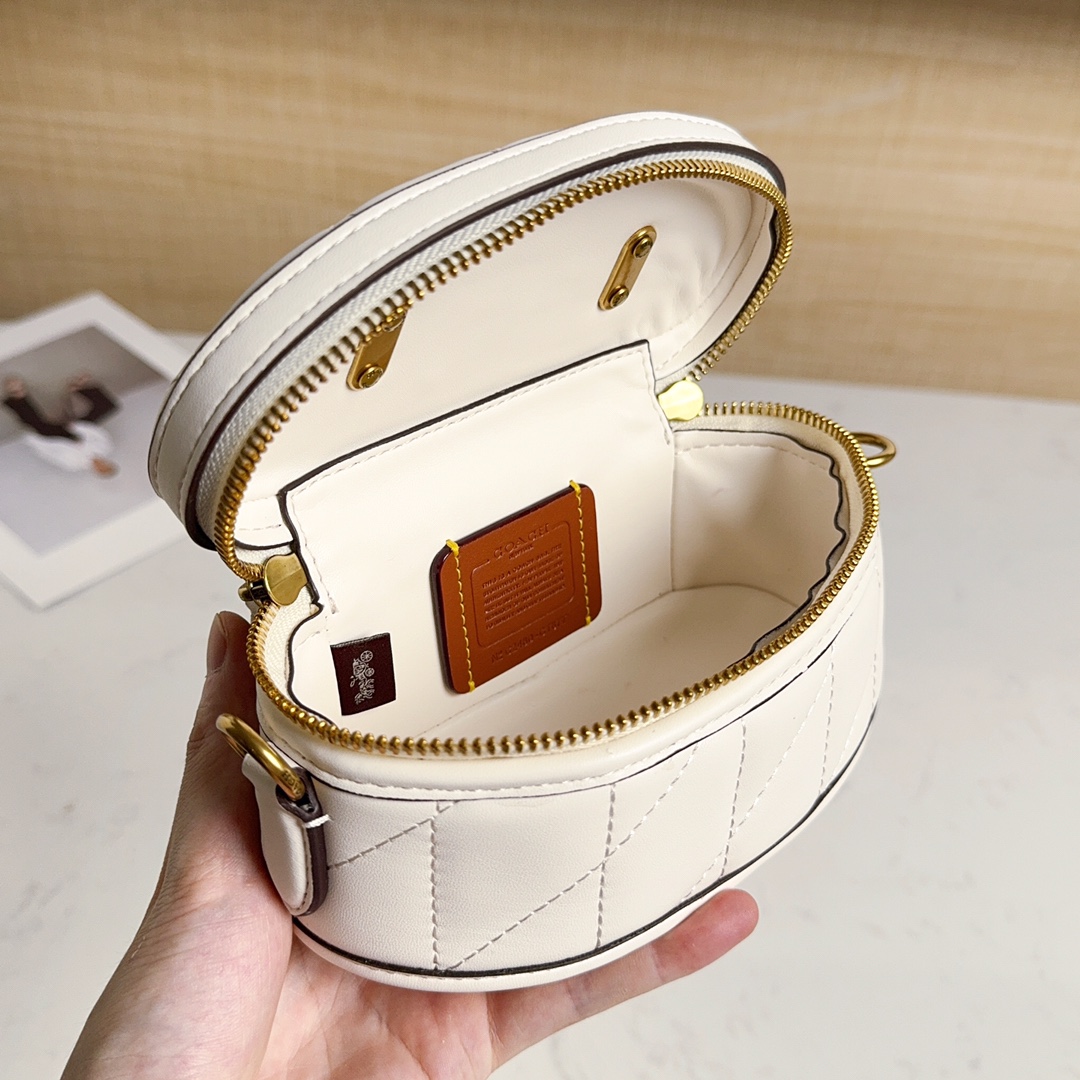 Coach新款ボックスバッグ2.0版 - スマホも入る化粧ポーチ