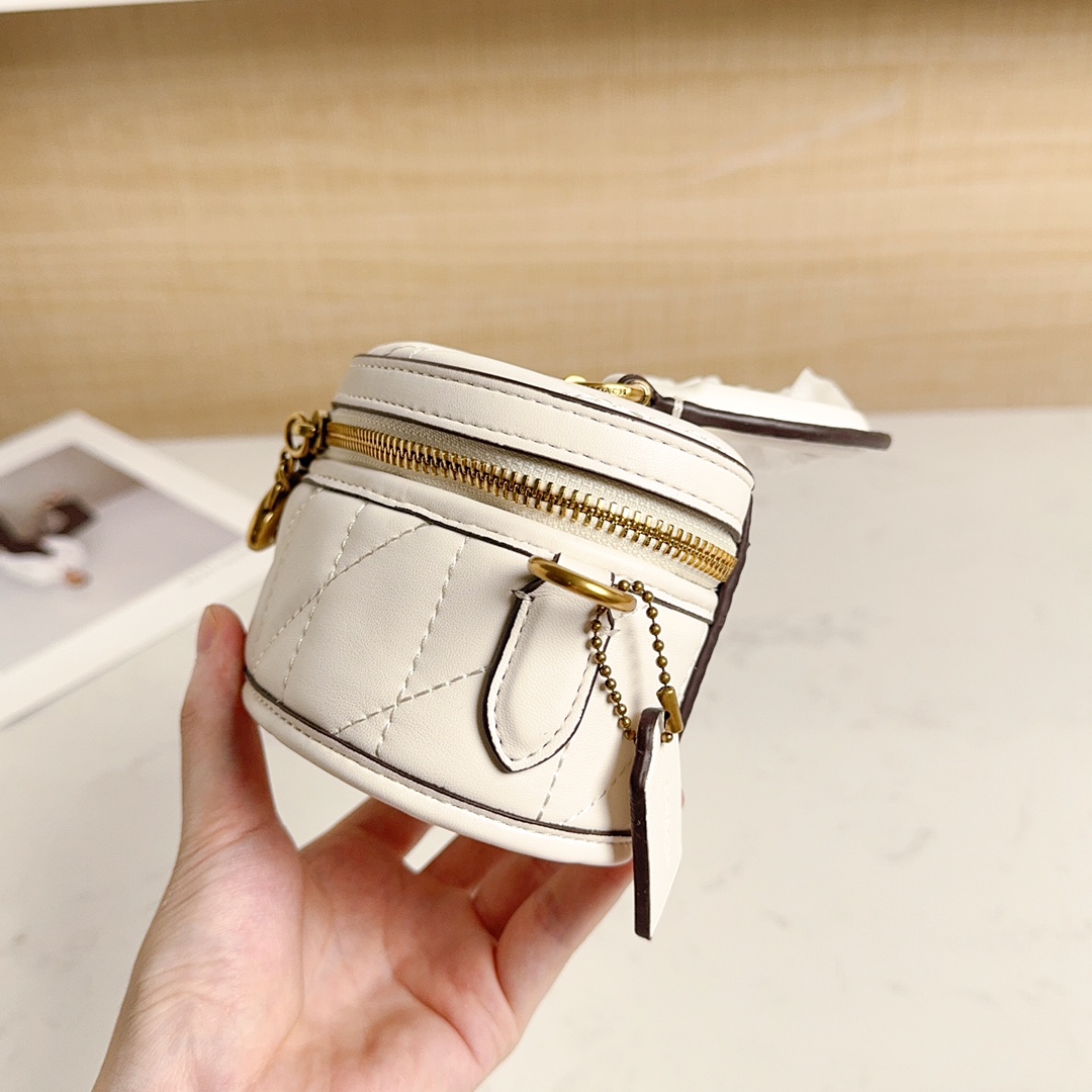 Coach新款ボックスバッグ2.0版 - スマホも入る化粧ポーチ