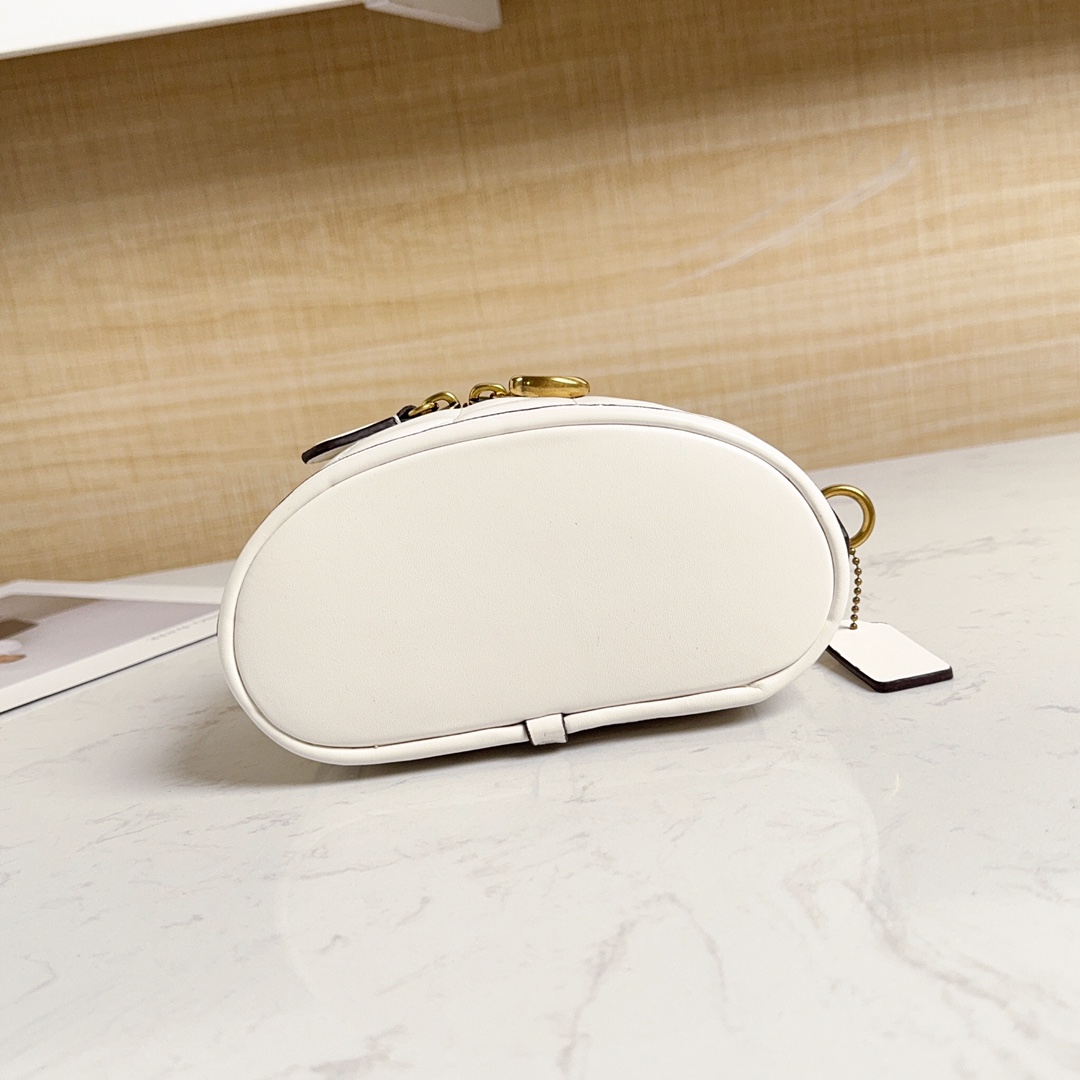 Coach新款ボックスバッグ2.0版 - スマホも入る化粧ポーチ