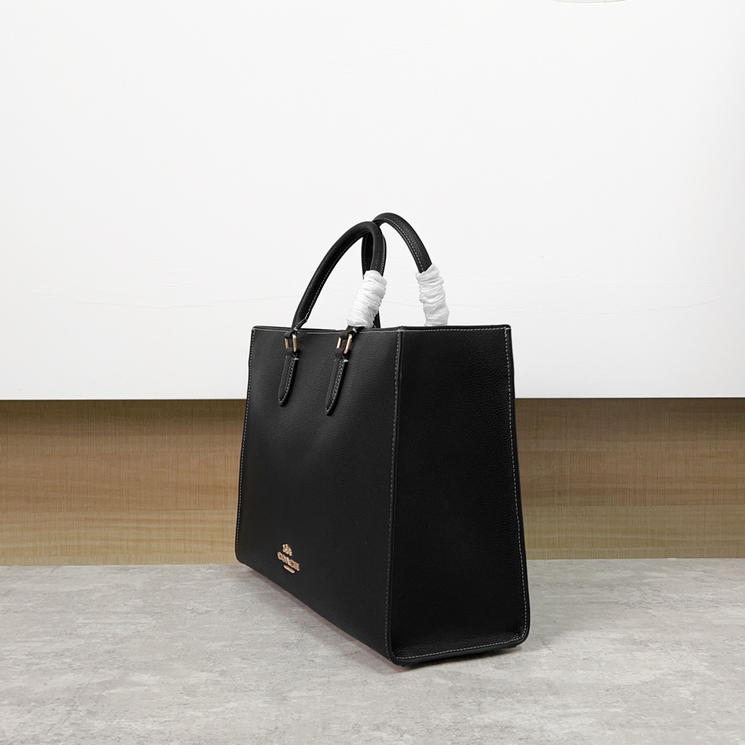 コーチ Maggie トートバッグ - 秋冬にぴったりな大容量デザイン