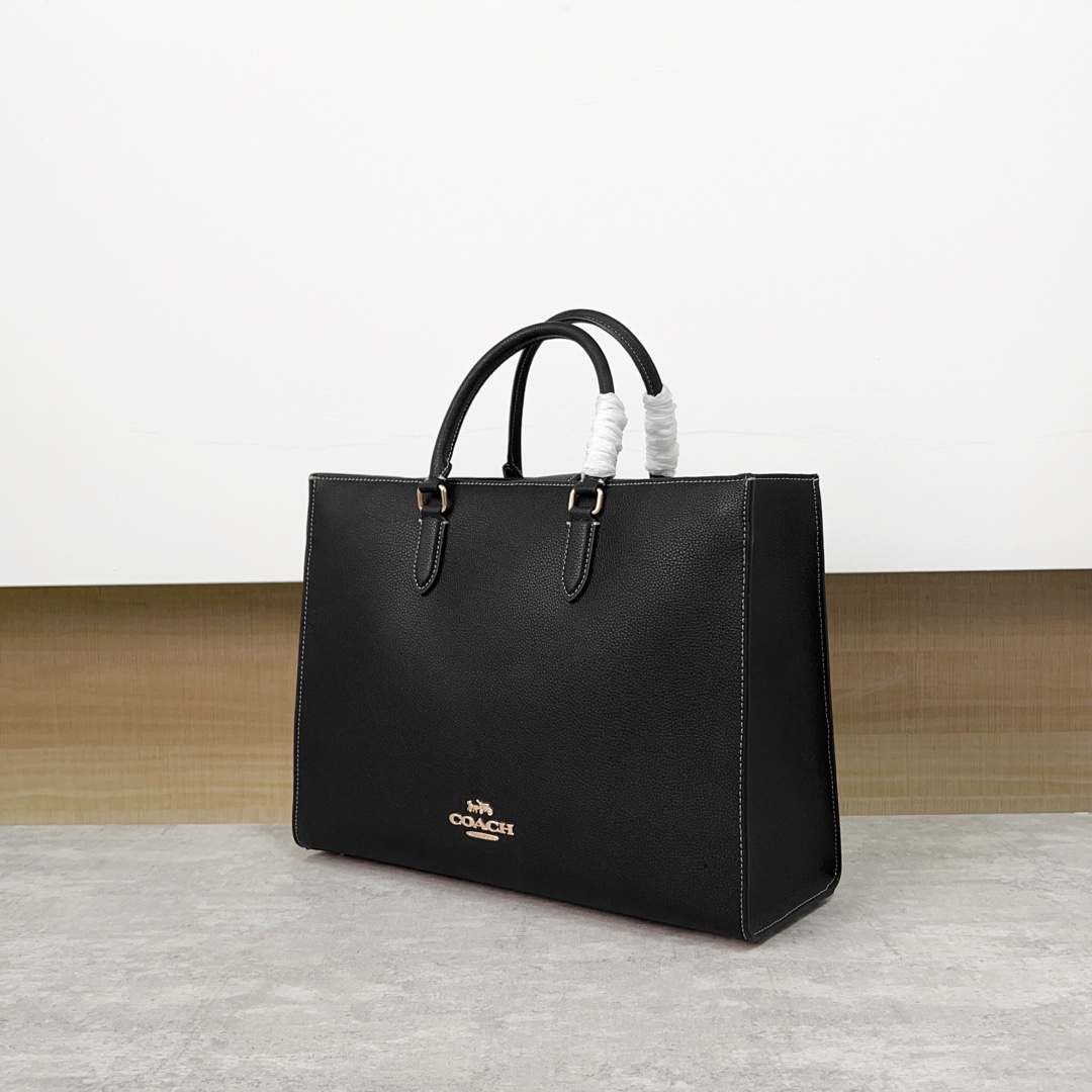 コーチ Maggie トートバッグ - 秋冬にぴったりな大容量デザイン