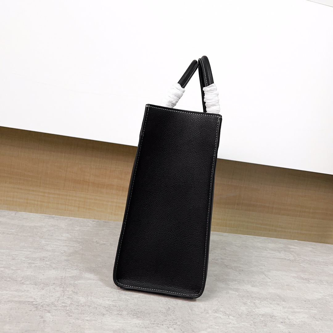 コーチ Maggie トートバッグ - 秋冬にぴったりな大容量デザイン