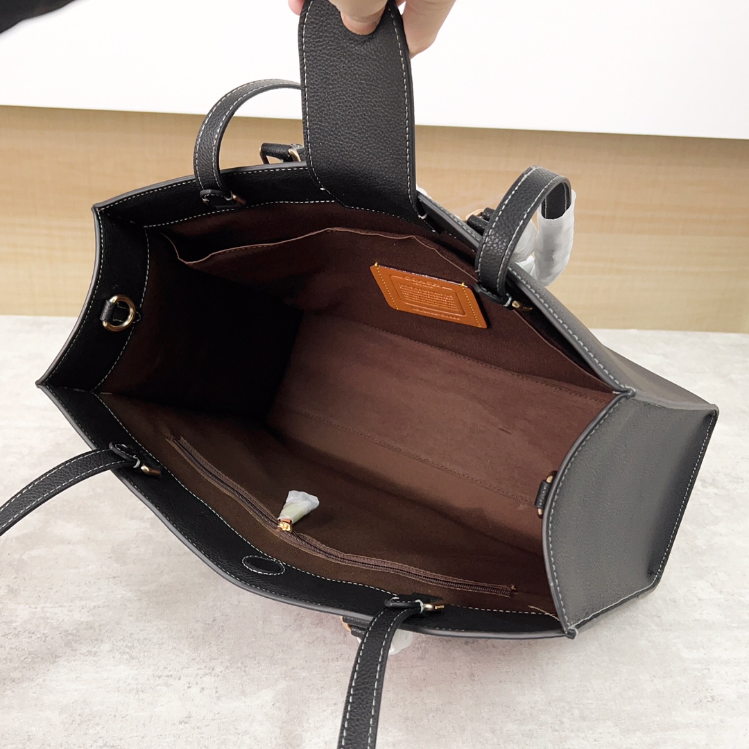 コーチ Maggie トートバッグ - 秋冬にぴったりな大容量デザイン