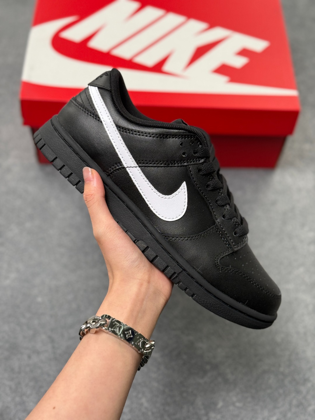 本地自取💰200
YC Nike SB Dunk Low 全黑白勾 低帮休闲板鞋
货号: IO7606-010
尺码:40 40.5 41 42 42.5 43 44 44.5 45 46