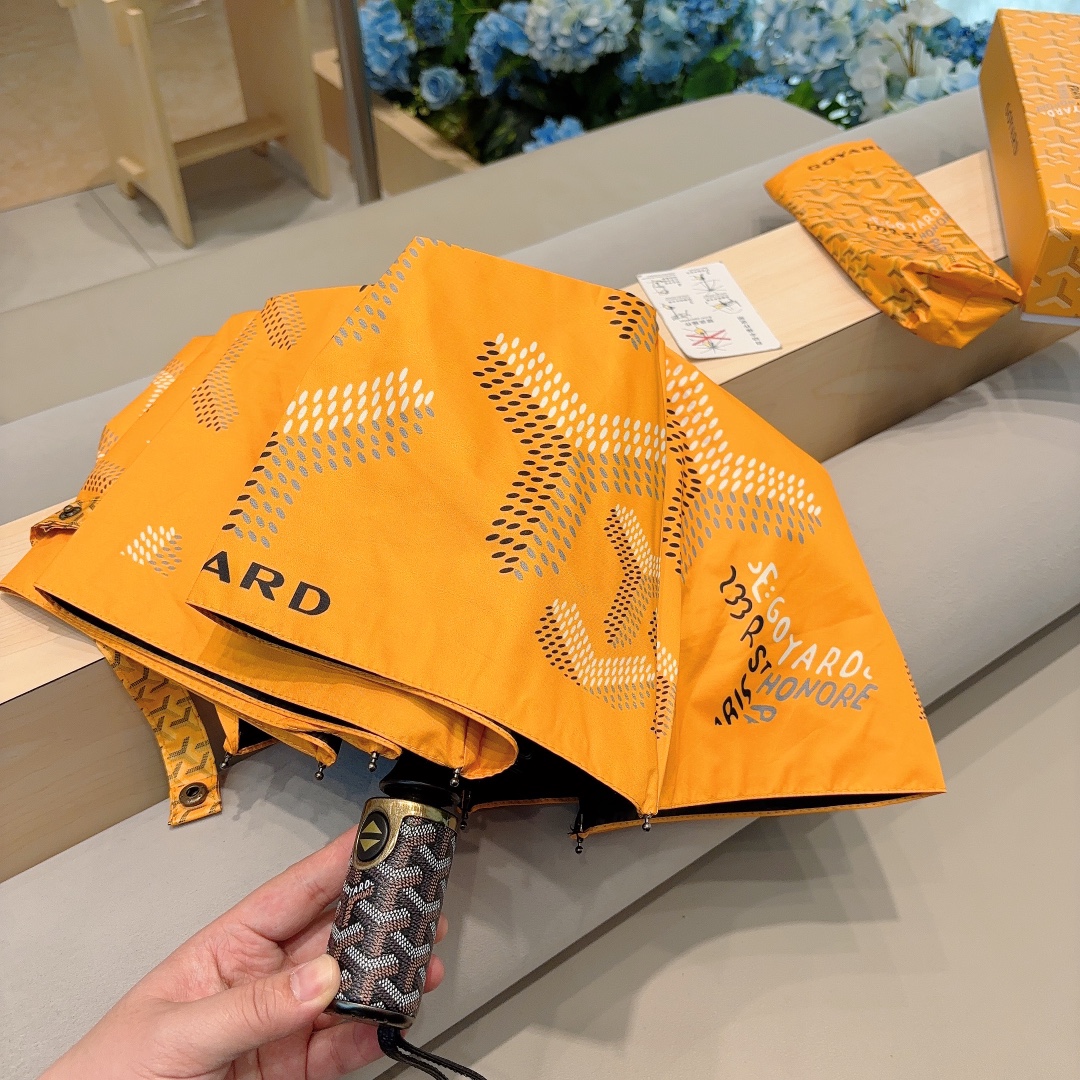 .Goyard戈雅24新版三折自动折叠伞热卖款时尚指数爆表不论晴天雨天使用都相得益彰拥有它感受风从身体经