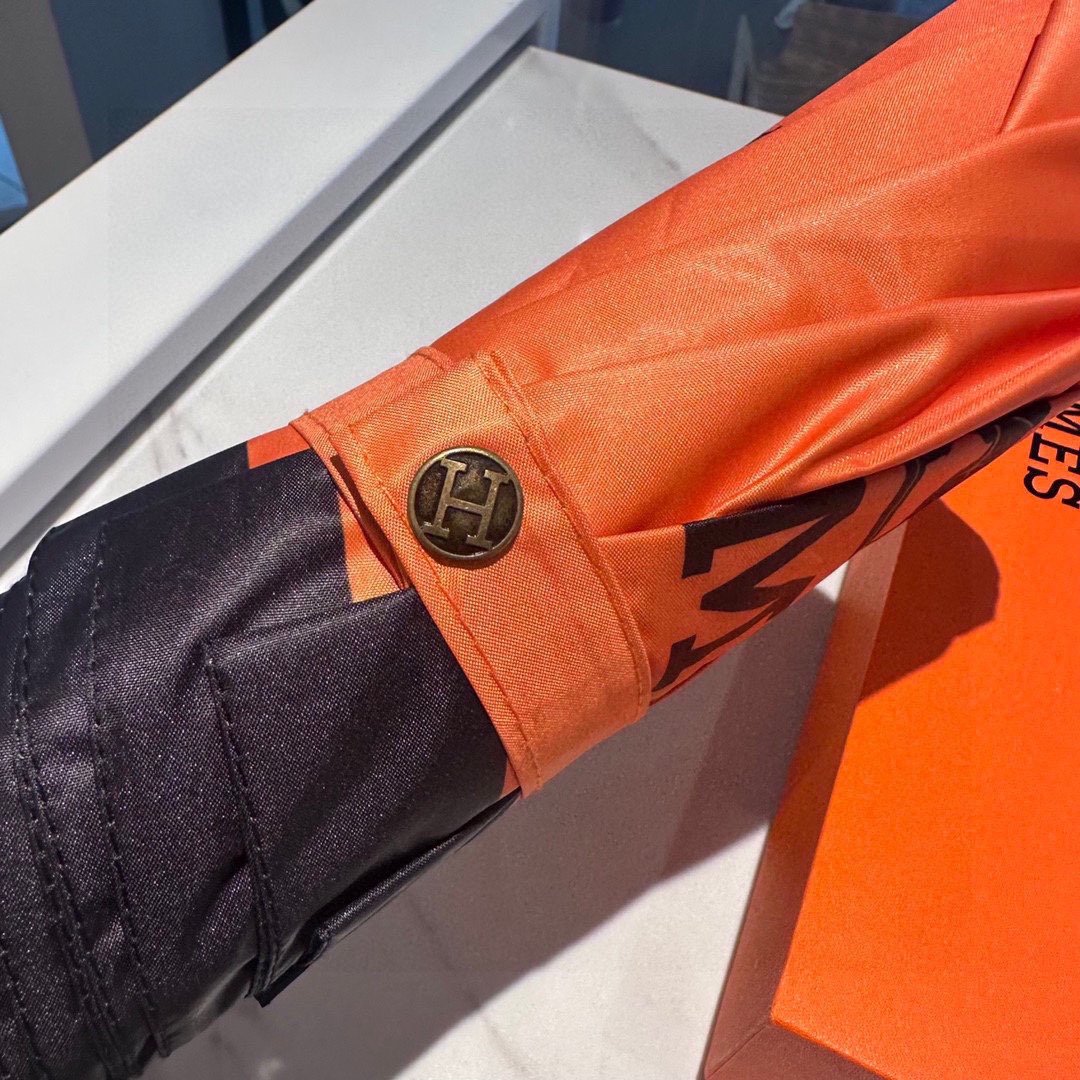 爱马仕Hermès经典橙极品H家三折自动伞重磅呈现以其精湛的工艺技术和源源不断的想像力新涂层技术伞布带来