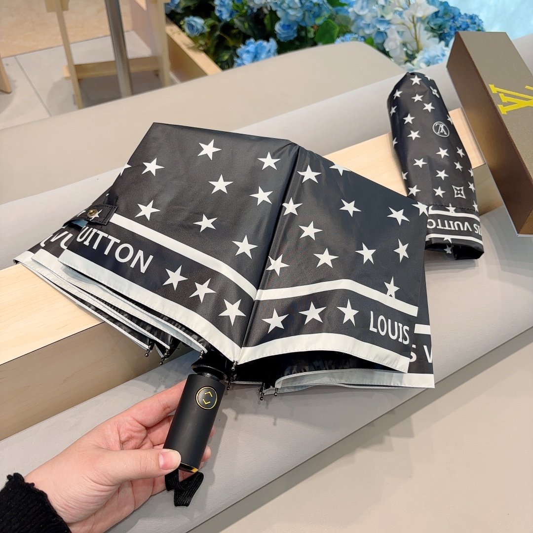 LOUISVUITTON路易威登2024新款星星三折自动折叠晴雨伞新涂层技术深色伞面拥有令人惊喜的遮光效