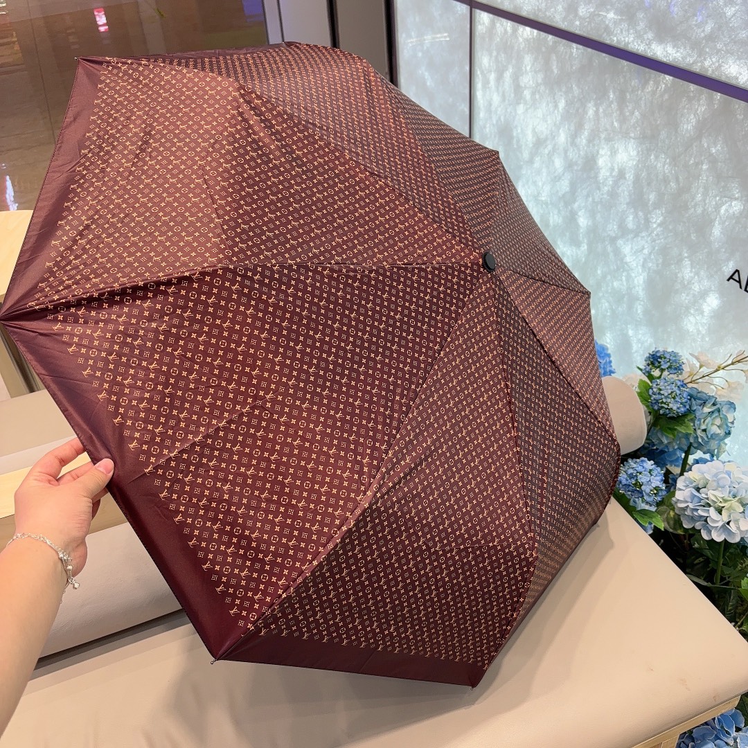 LOUISVUITTON路易威登经典咖三折自动折叠晴雨伞新涂层技术深色伞面拥有令人惊喜的遮光效果！2色