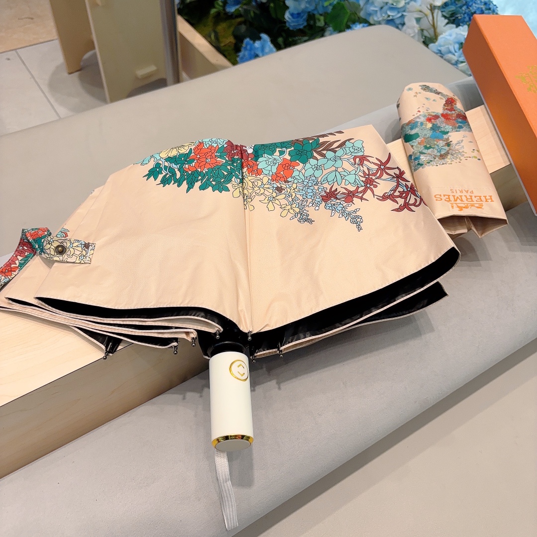 爱马仕Hermès花马极品H家三折自动伞重磅呈现以其精湛的工艺技术和源源不断的想像力新涂层技术伞布带来令