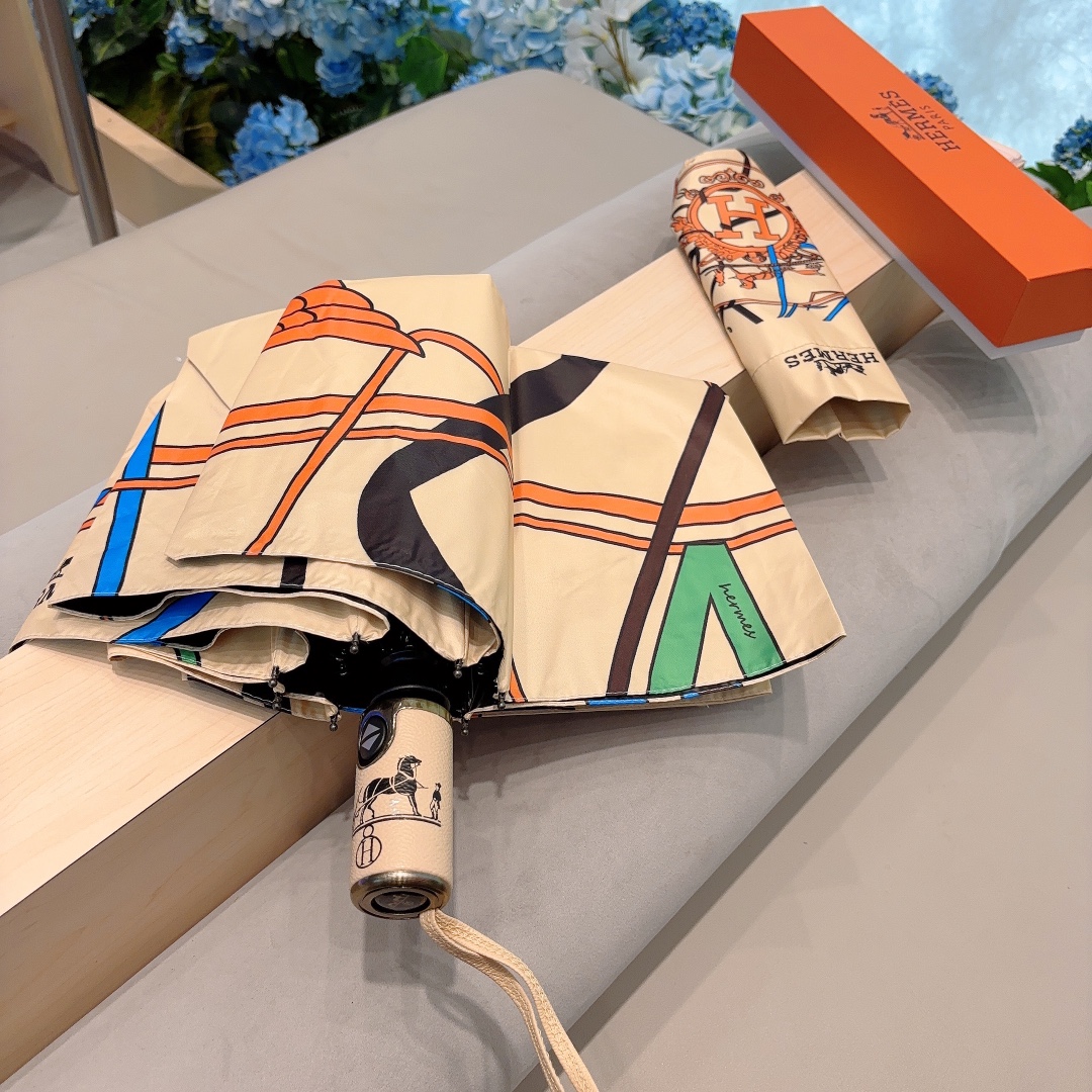 爱马仕Hermès极品H家三折自动伞重磅呈现以其精湛的工艺技术和源源不断的想像力新涂层技术伞布带来令人惊