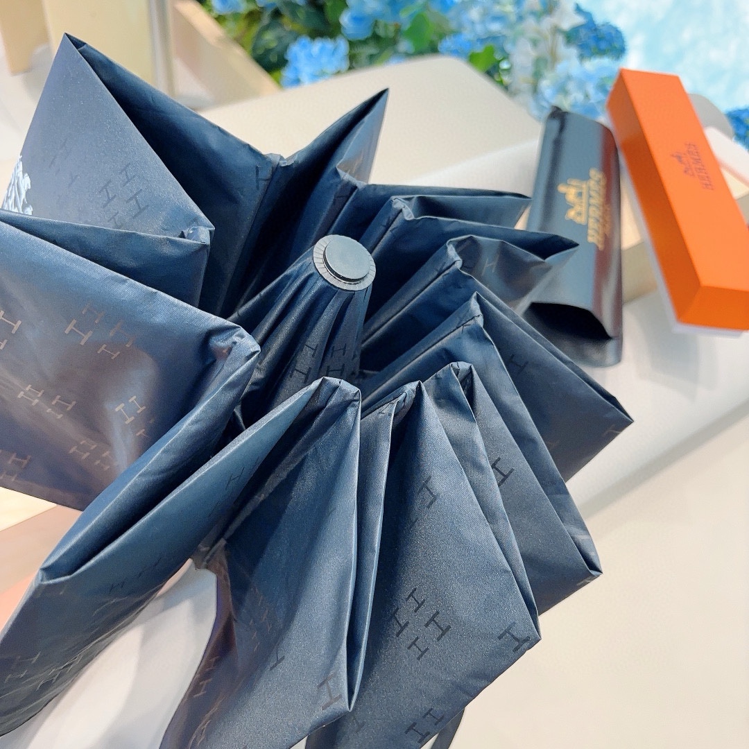爱马仕Hermès黑色暗纹男款极品H家三折自动伞重磅呈现以其精湛的工艺技术和源源不断的想像力新涂层技术伞