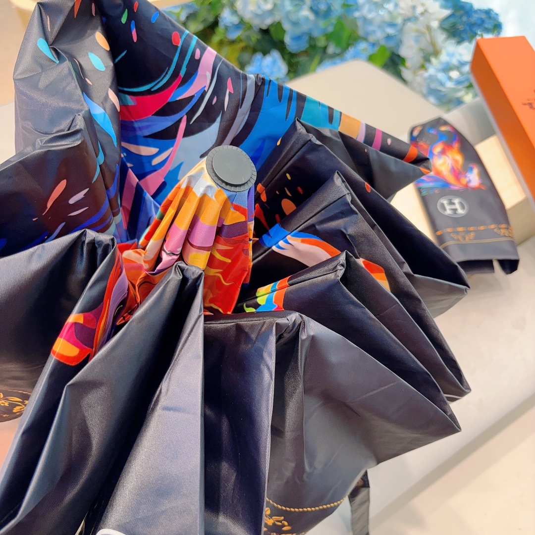 爱马仕Hermès2024新款奔马极品H家三折自动伞重磅呈现以其精湛的工艺技术和源源不断的想像力新涂层技