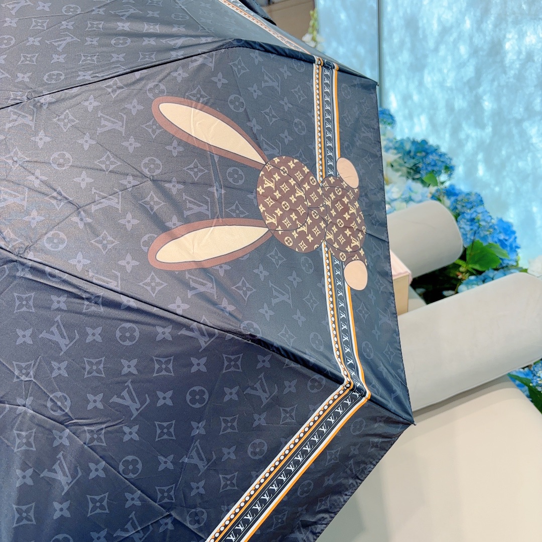 LOUISVUITTON路易威登兔子logo三折自动折叠晴雨伞新涂层技术深色伞面拥有令人惊喜的遮光效果！