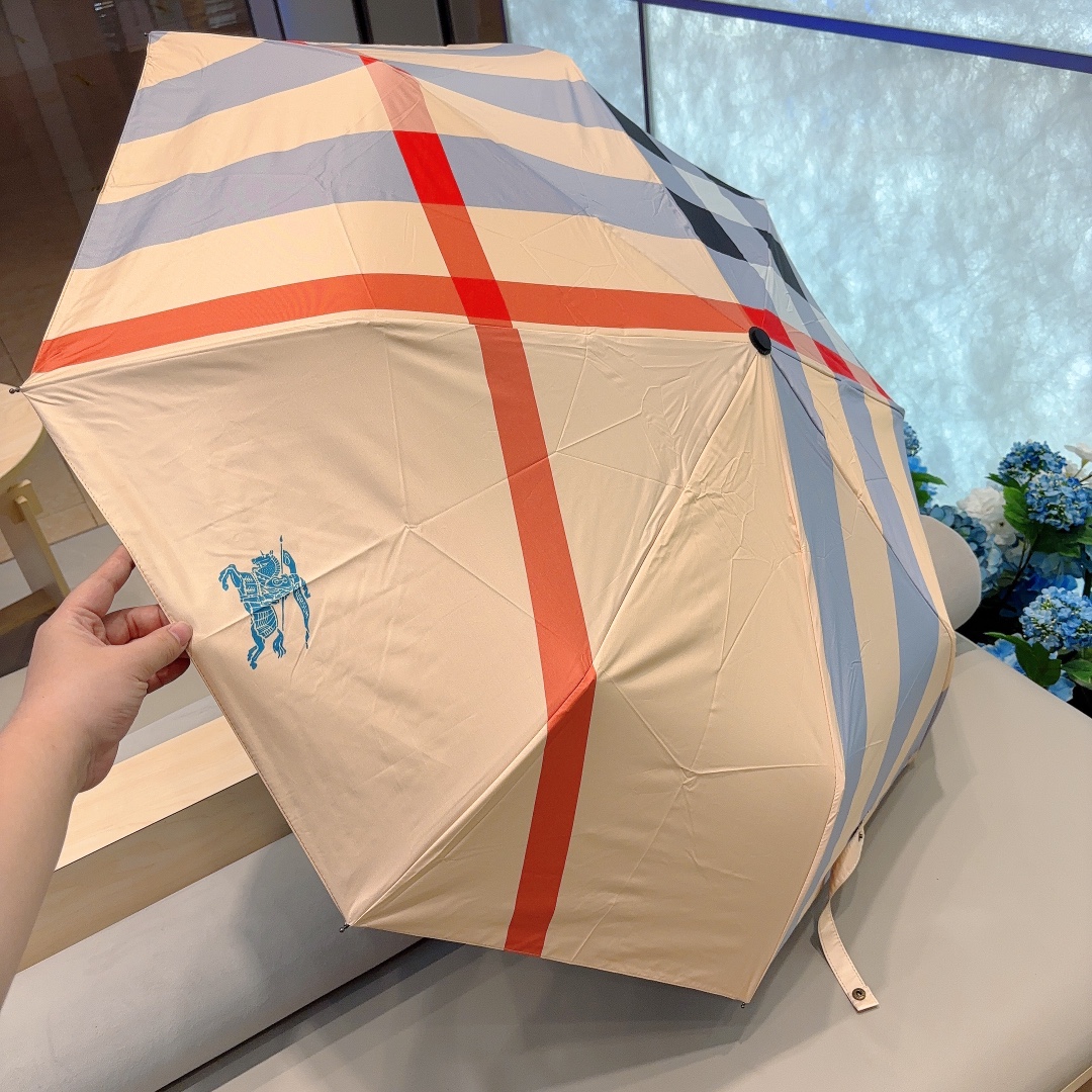 BURBERRY巴宝莉经典格纹三折自动折叠晴雨伞年度巅峰之作经典高雅时髦这就是被称为英国BURBERRY
