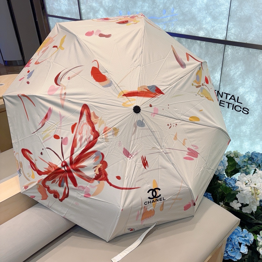 CHANEL香奈儿蝴蝶新款三折自动折叠晴雨伞集合香奈儿灵魂LOGO为一体的设计风格高雅奢华带在身上带来独