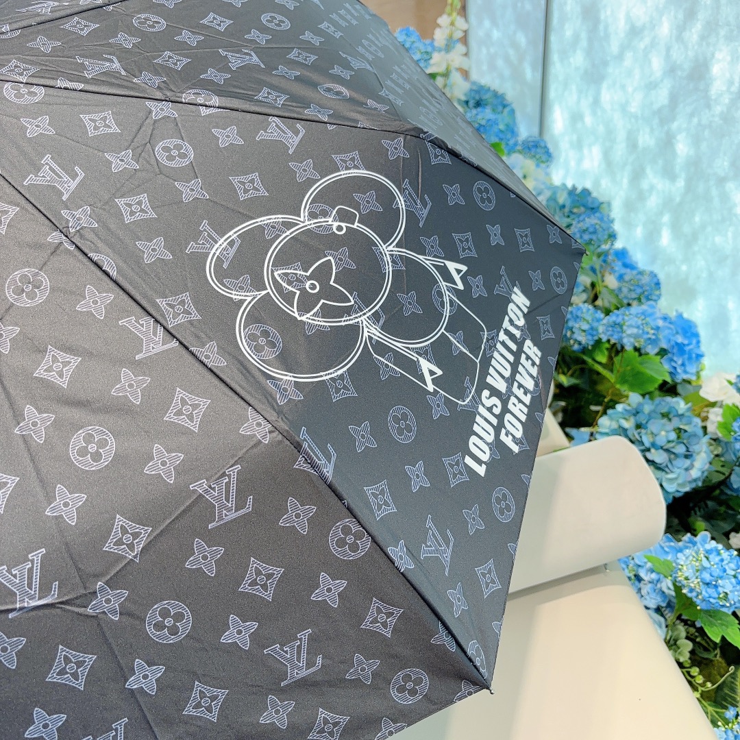 LOUISVUITTON路易威登三折自动折叠晴雨伞新涂层技术深色伞面拥有令人惊喜的遮光效果！2色